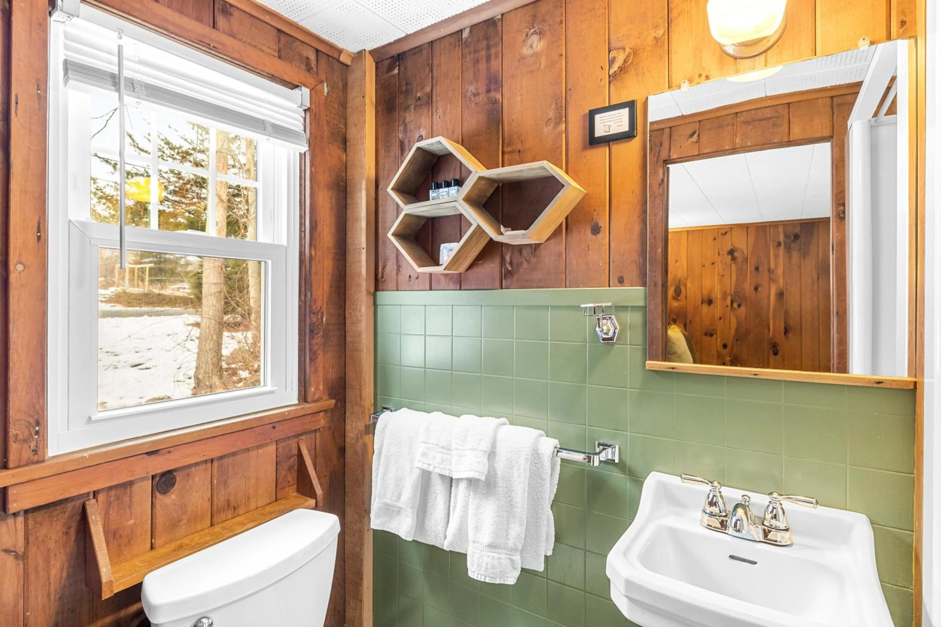 Bathroom in Phoenicia Lodge
