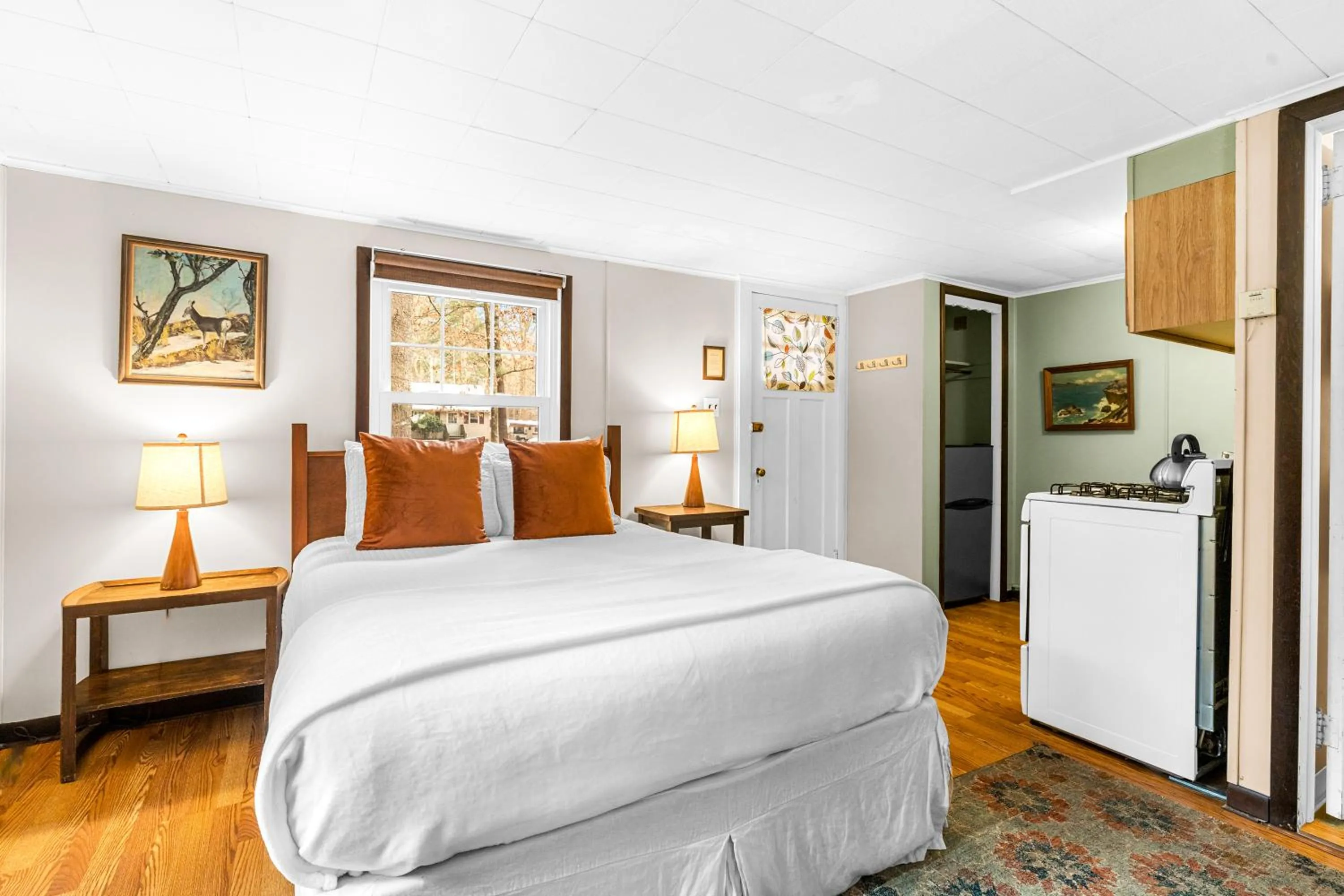 Bedroom, Bed in Phoenicia Lodge