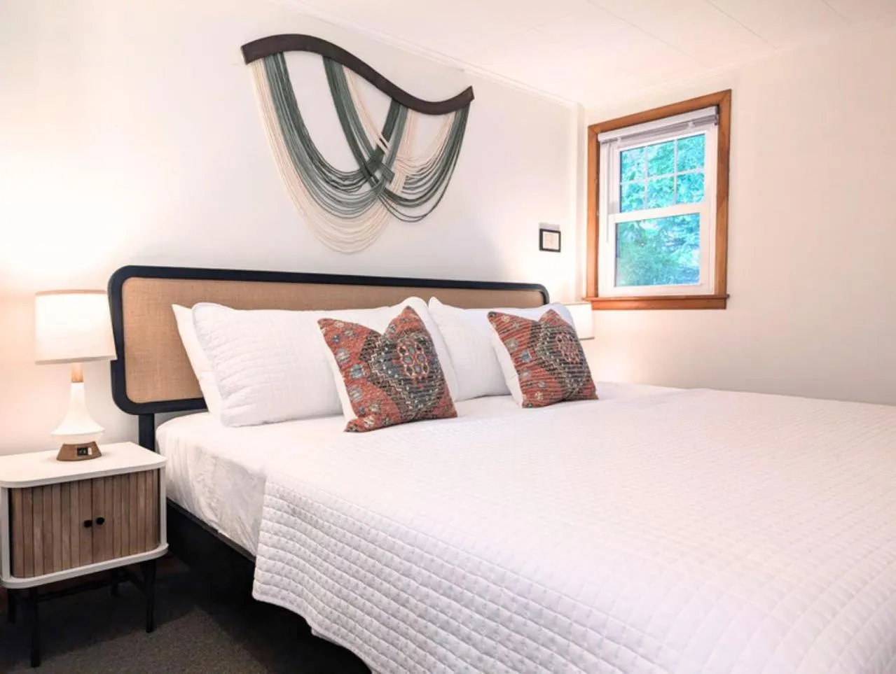 Bedroom, Bed in Phoenicia Lodge