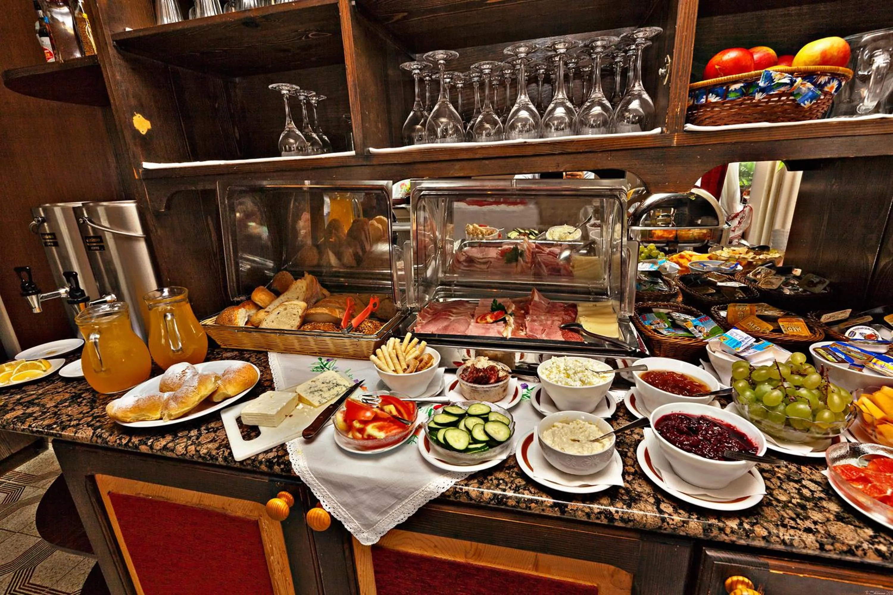 Breakfast in PRIVILLAGE Stare - B&B