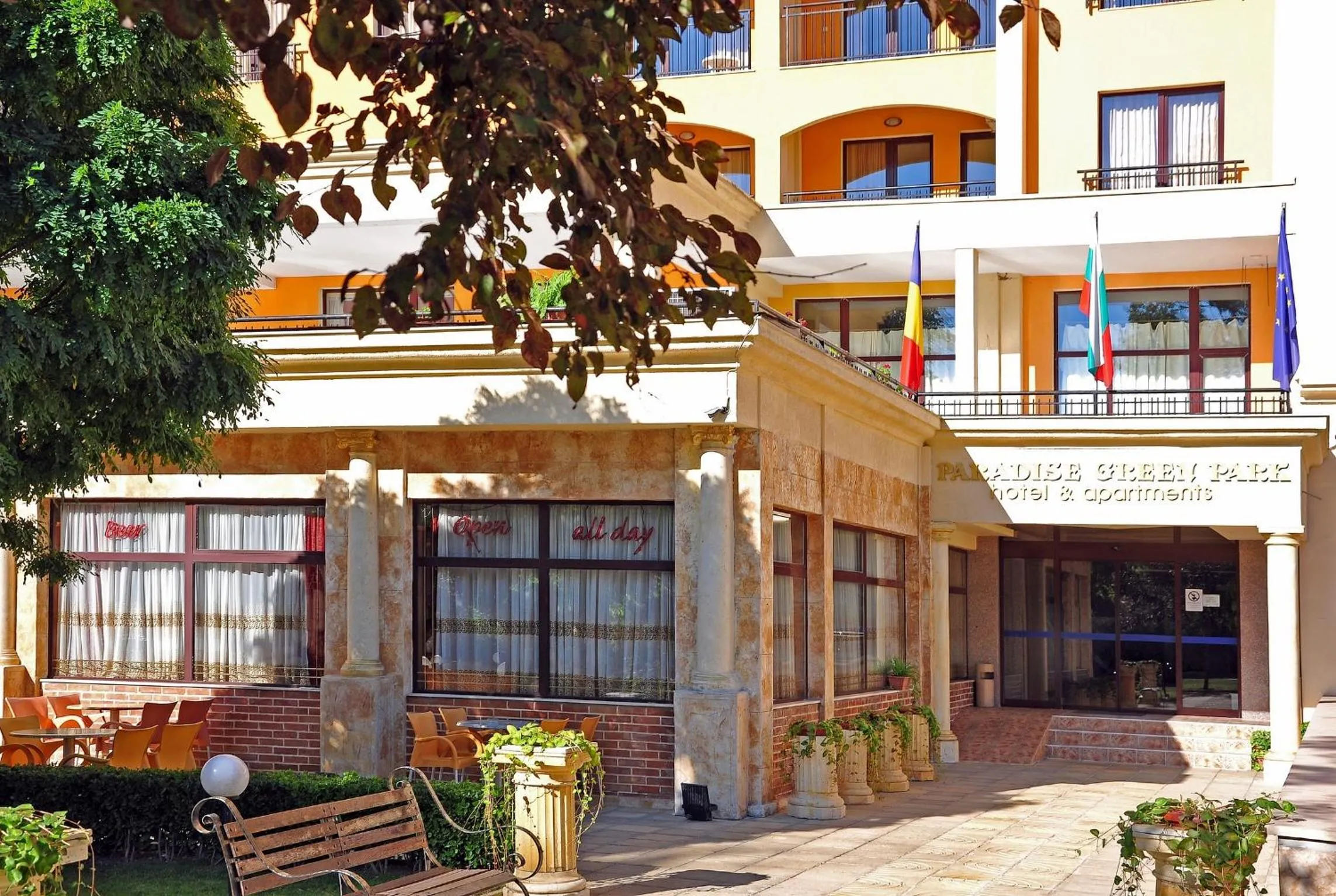 Property building in Hotel Paradise Green Park