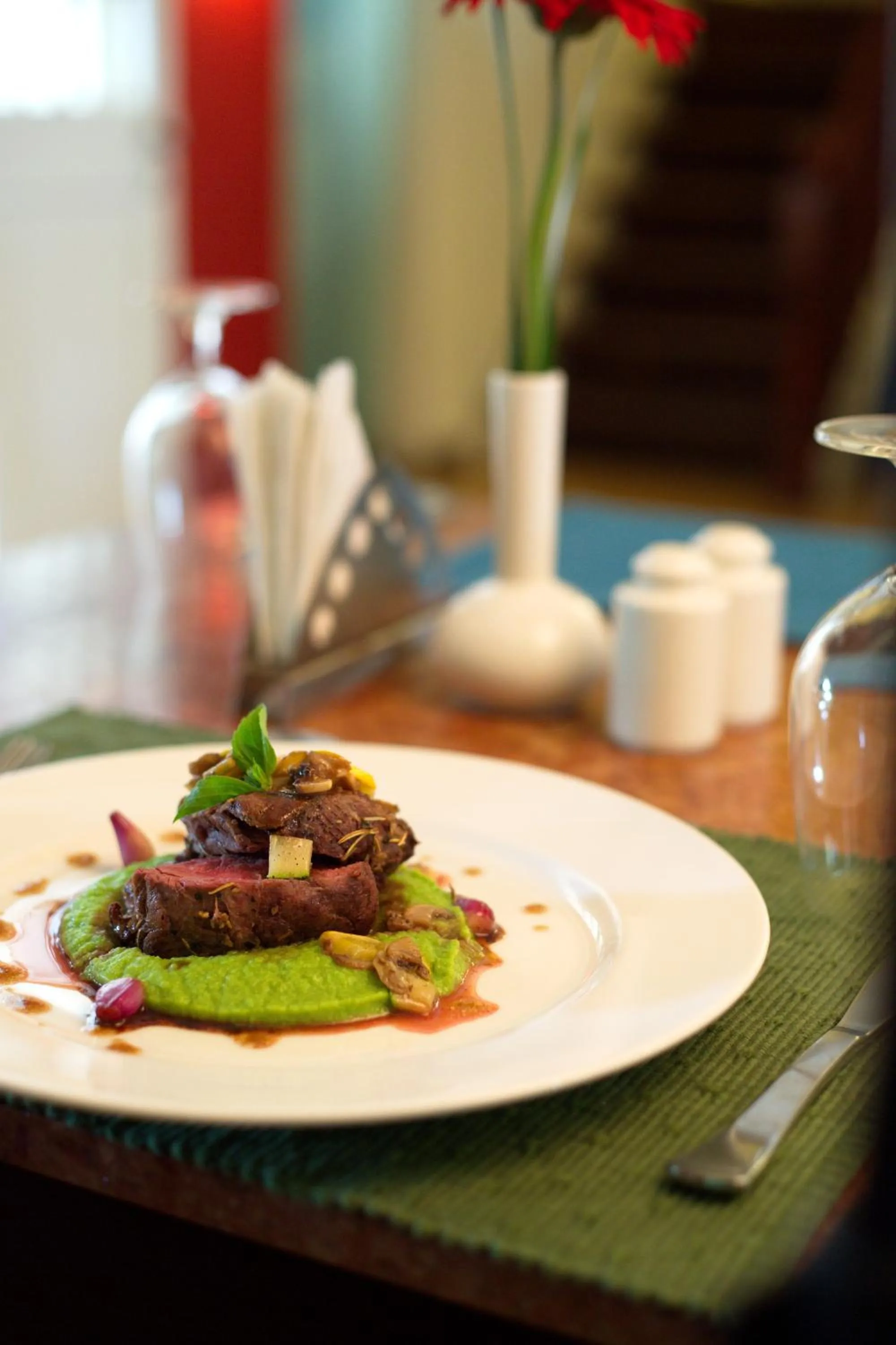 Food and drinks in Tea Bungalow