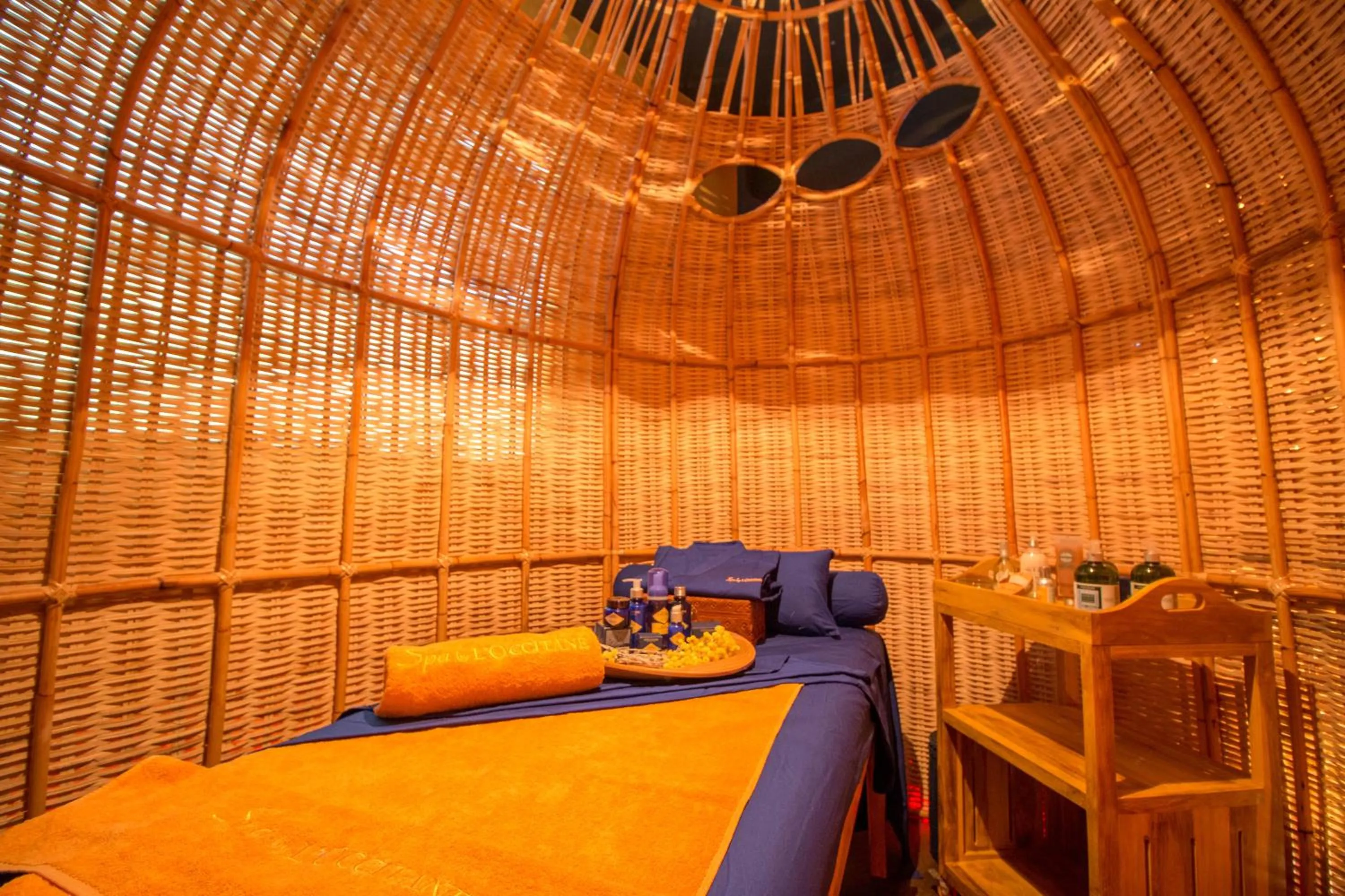 Spa and wellness centre/facilities, Bed in Kupu Kupu Jimbaran Beach Hotel & Spa by L’Occitane