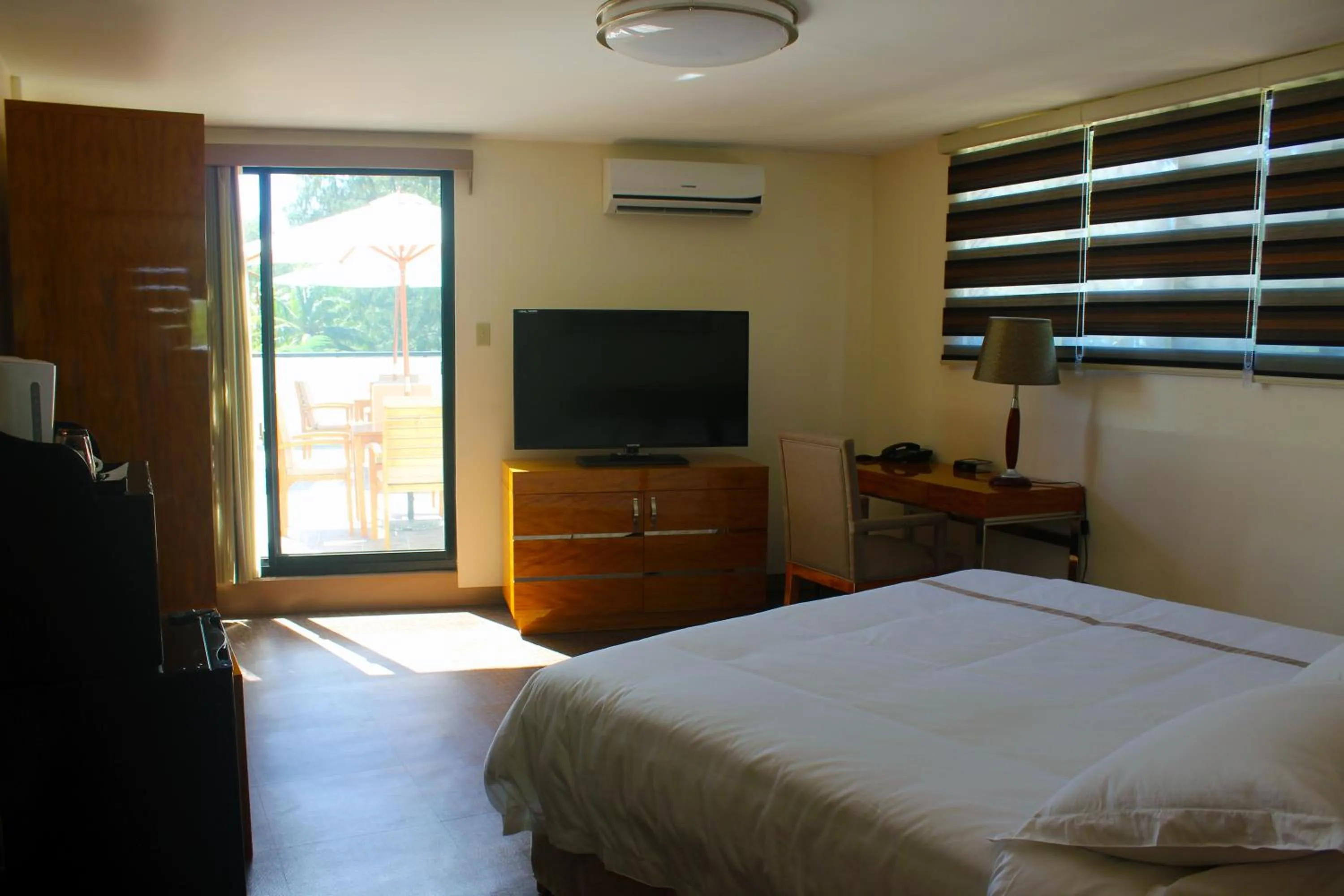Bedroom, Bed in Saipan Beach Hotel