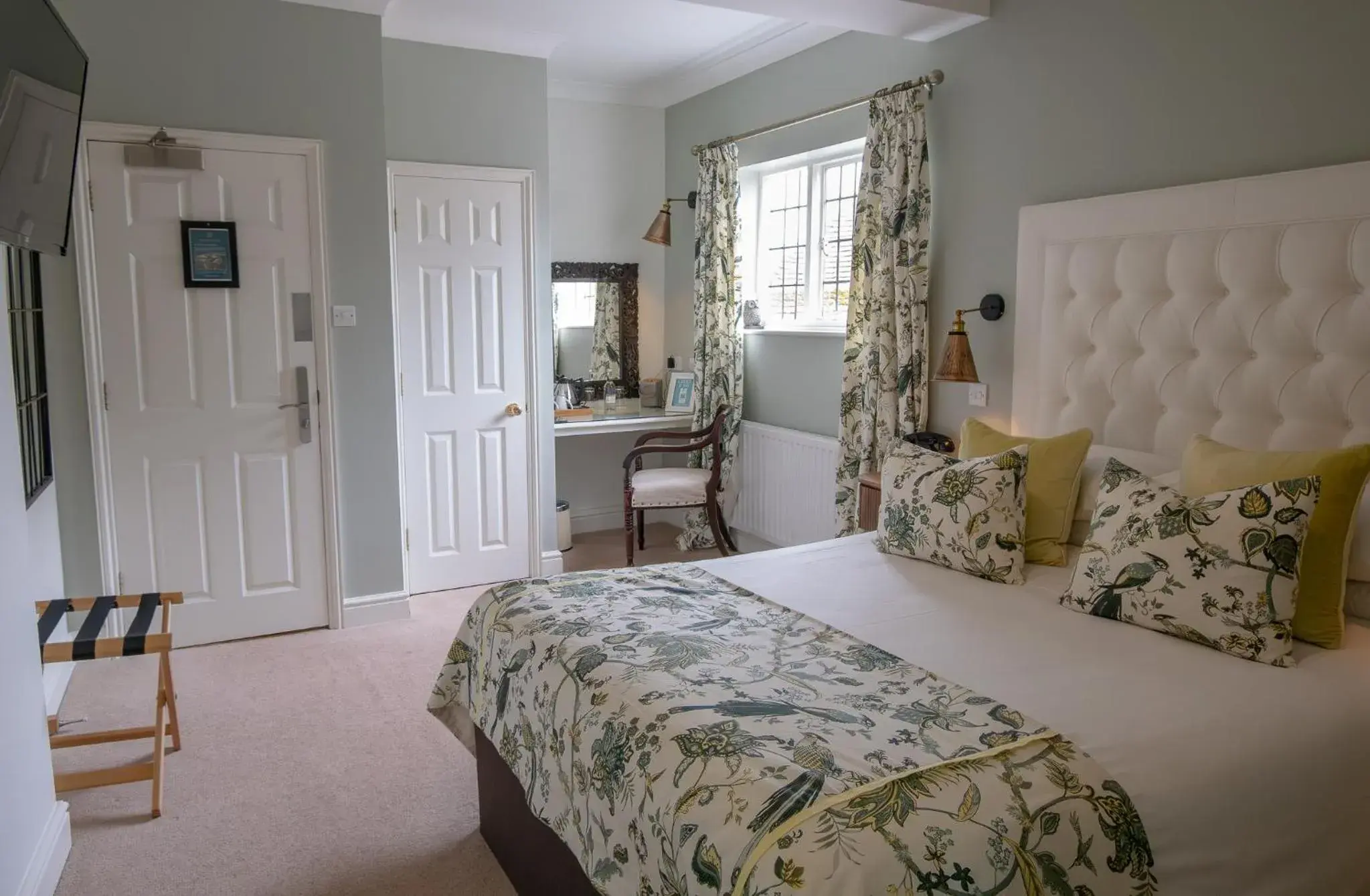 Double Room in Leeds Castle Stable Courtyard Bed and Breakfast Double Room in Leeds Castle Stable Courtyard Bed and Breakfast