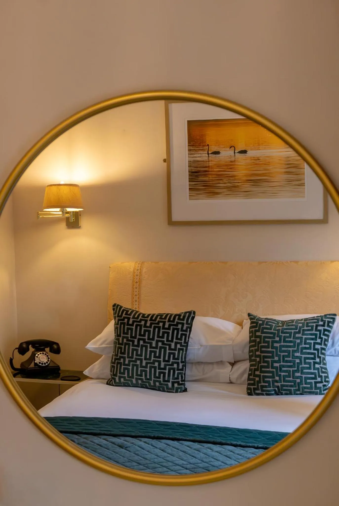 Bedroom, Bed in Leeds Castle Stable Courtyard Bed and Breakfast