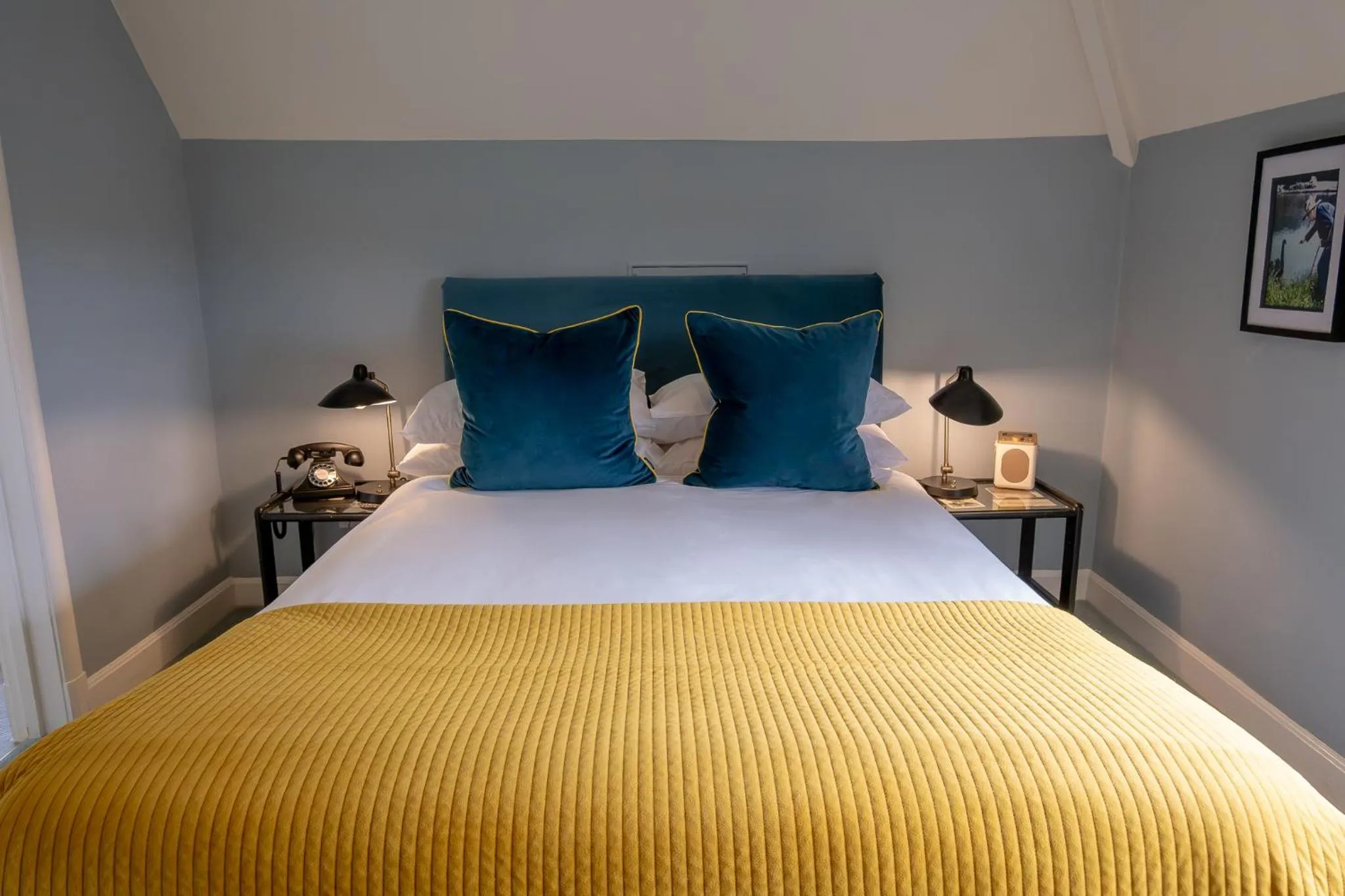 Bedroom, Bed in Leeds Castle Stable Courtyard Bed and Breakfast