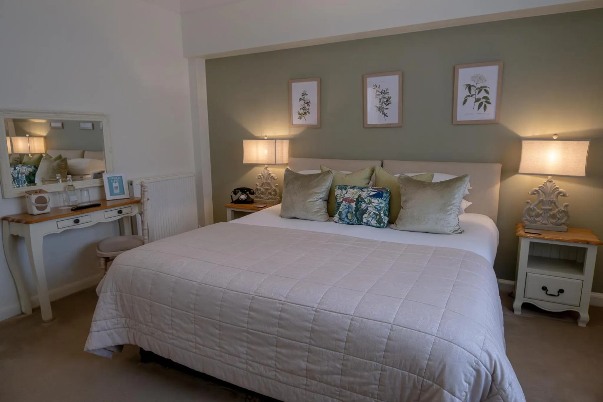 Bedroom, Bed in Leeds Castle Stable Courtyard Bed and Breakfast