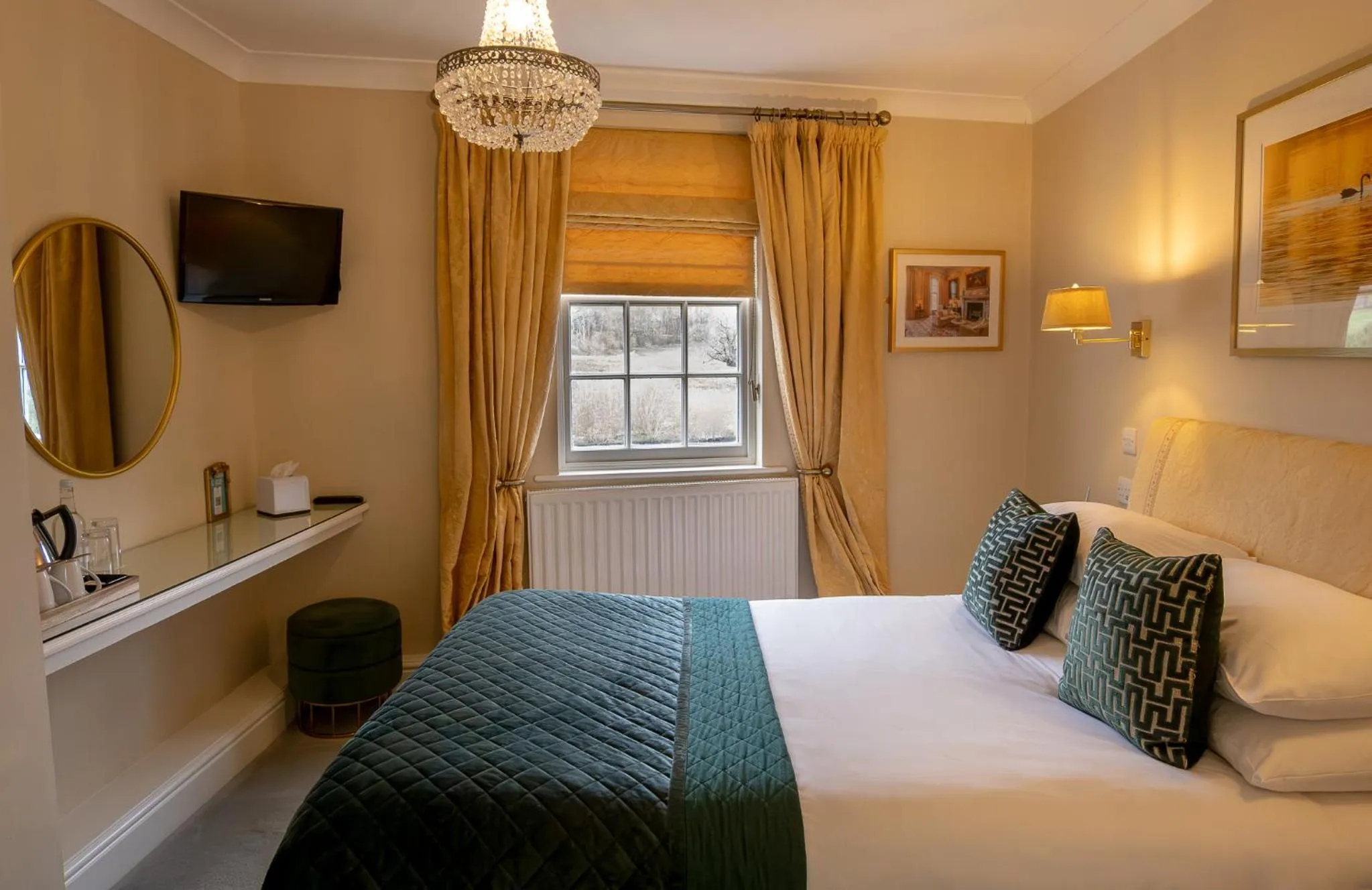 Bedroom, Bed in Leeds Castle Stable Courtyard Bed and Breakfast