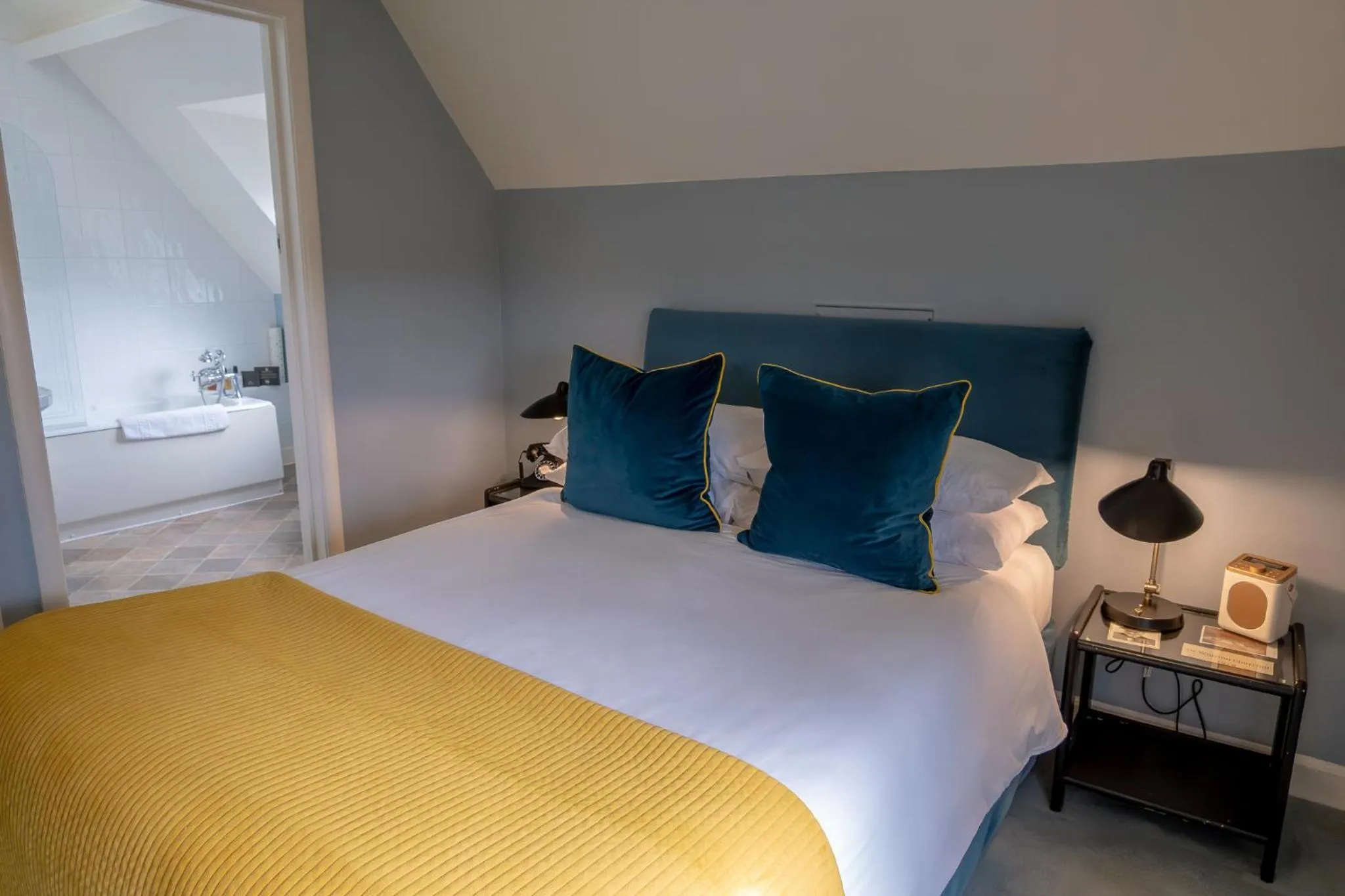 Bedroom, Bed in Leeds Castle Stable Courtyard Bed and Breakfast