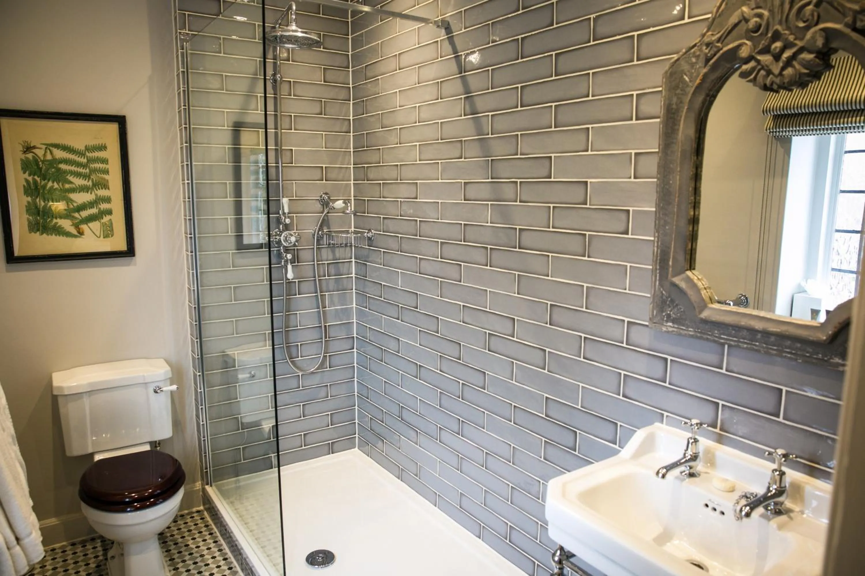 Shower in Leeds Castle Stable Courtyard Bed and Breakfast