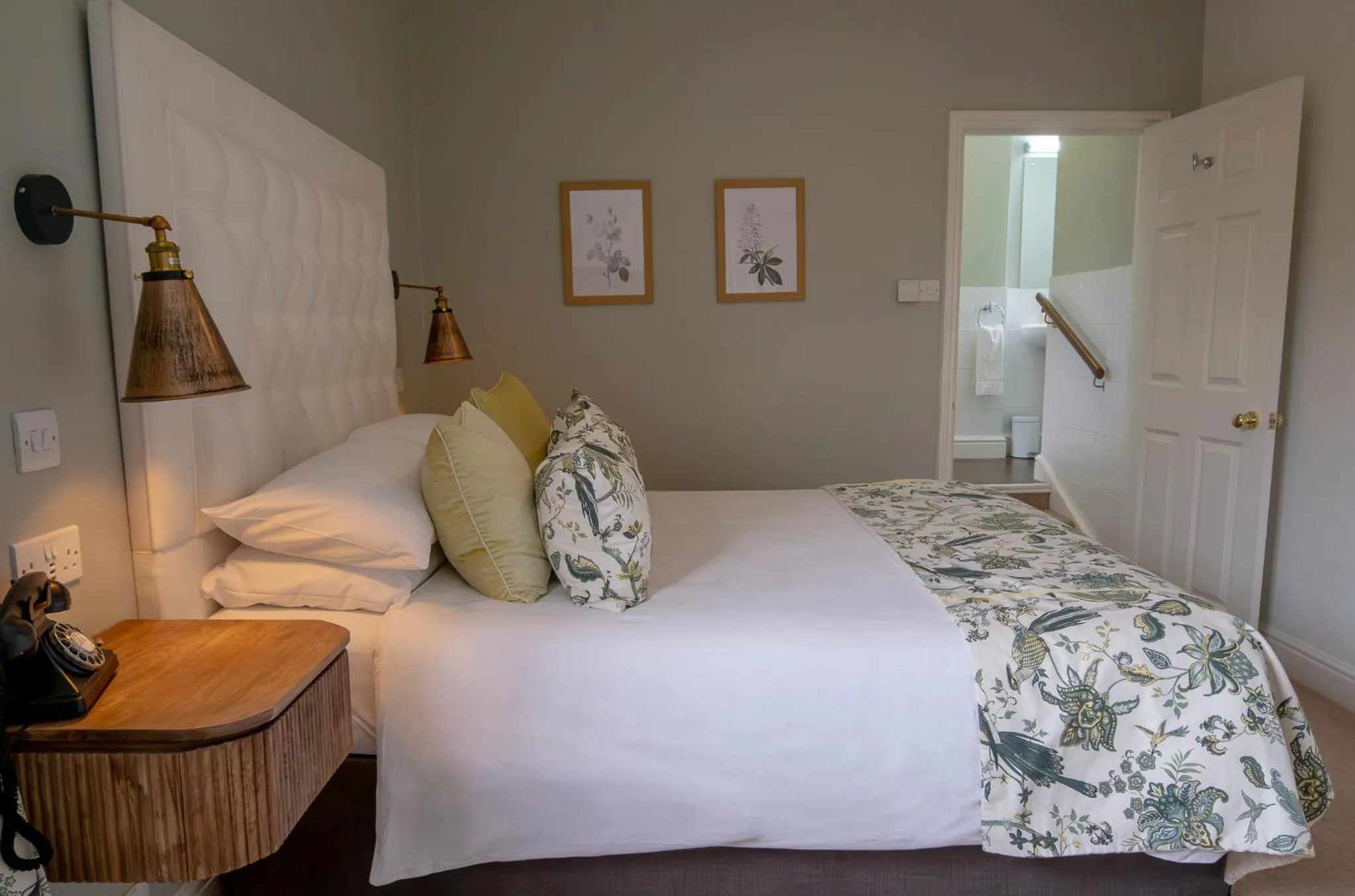 Bedroom, Bed in Leeds Castle Stable Courtyard Bed and Breakfast