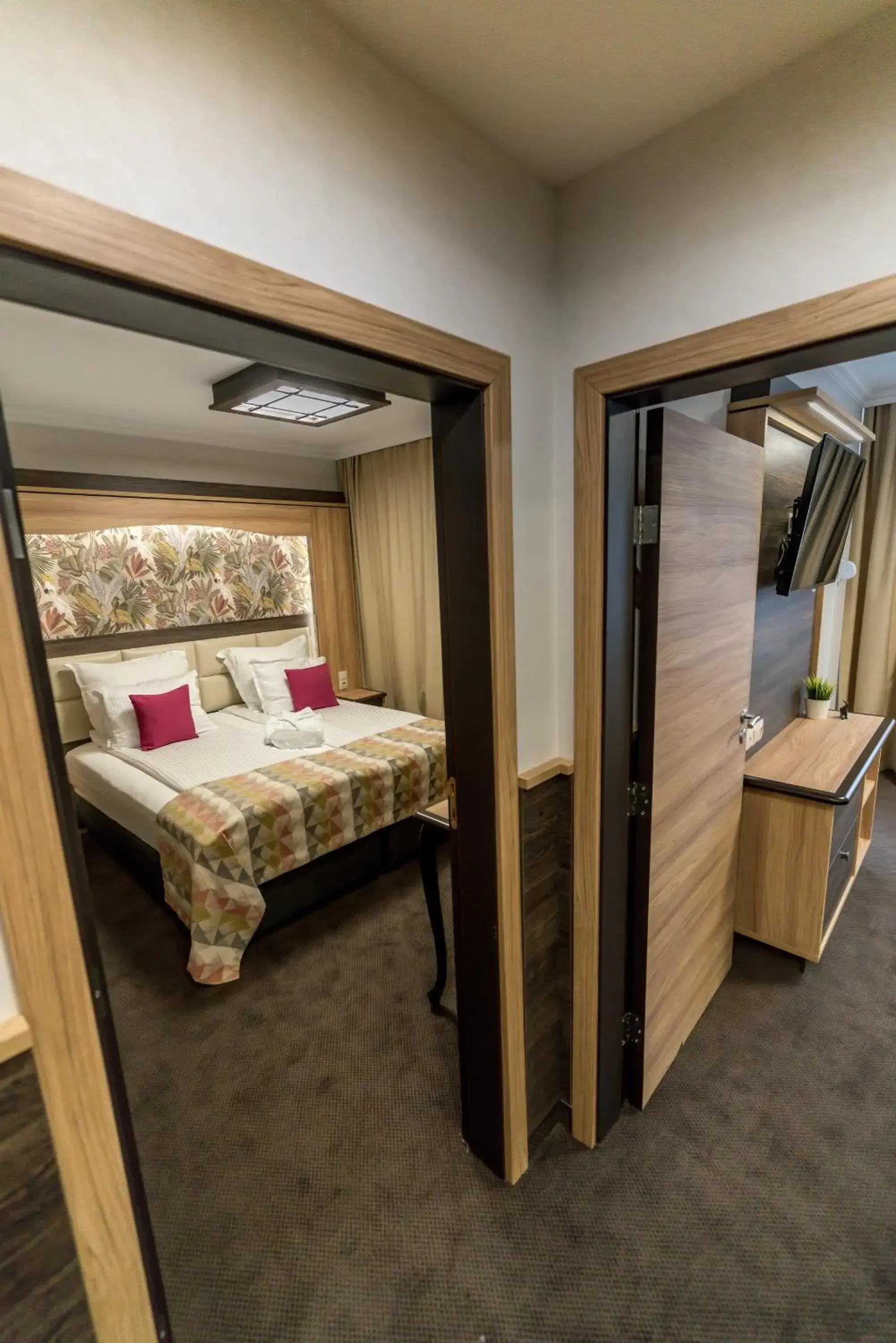 Business Apartment with Garden View in Hotel ZOO Sofia - Secured Paid Parking Business Apartment with Garden View in Hotel ZOO Sofia - Secured Paid Parking