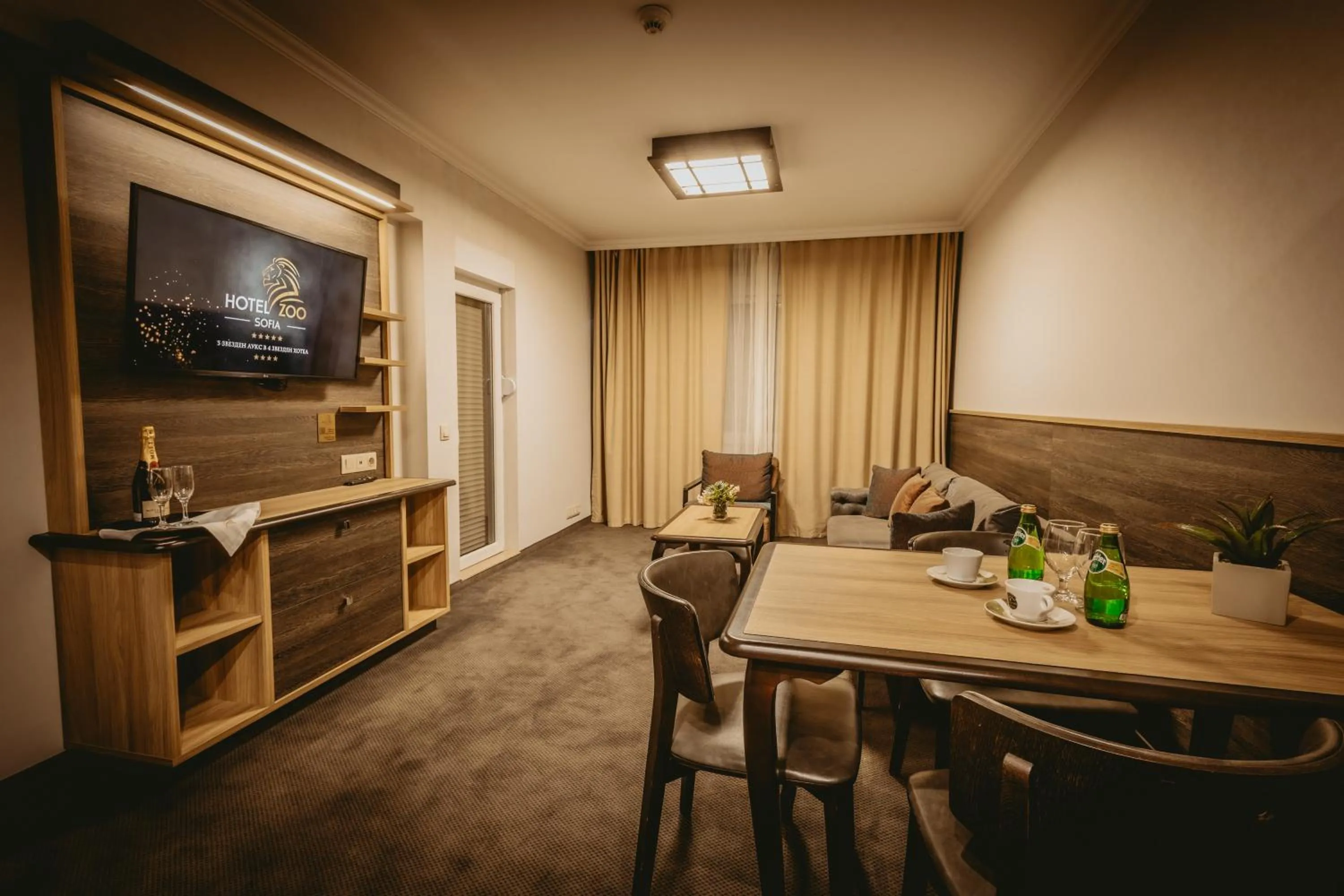 Communal lounge/ TV room in Hotel ZOO Sofia