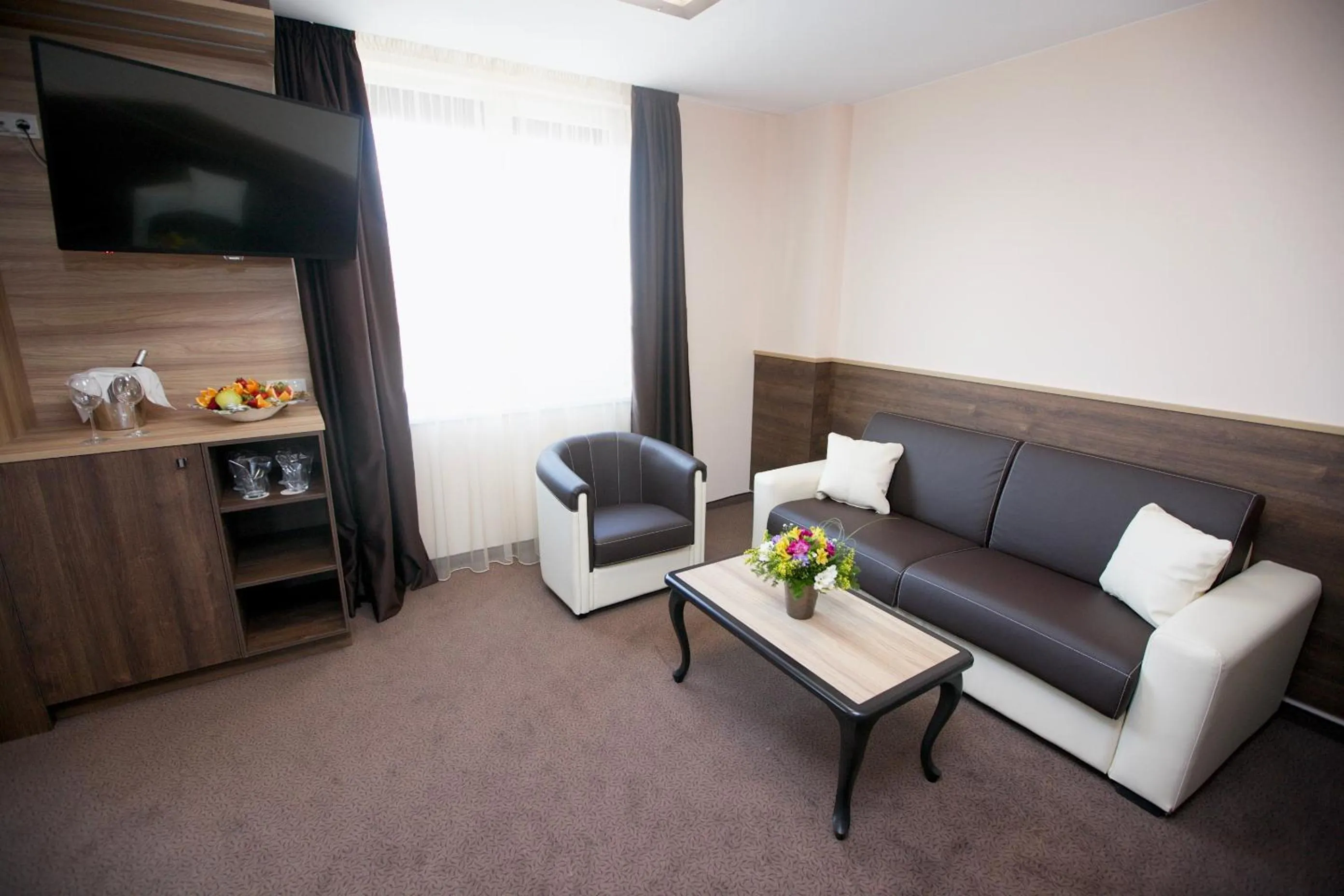 Communal lounge/ TV room in Hotel ZOO Sofia