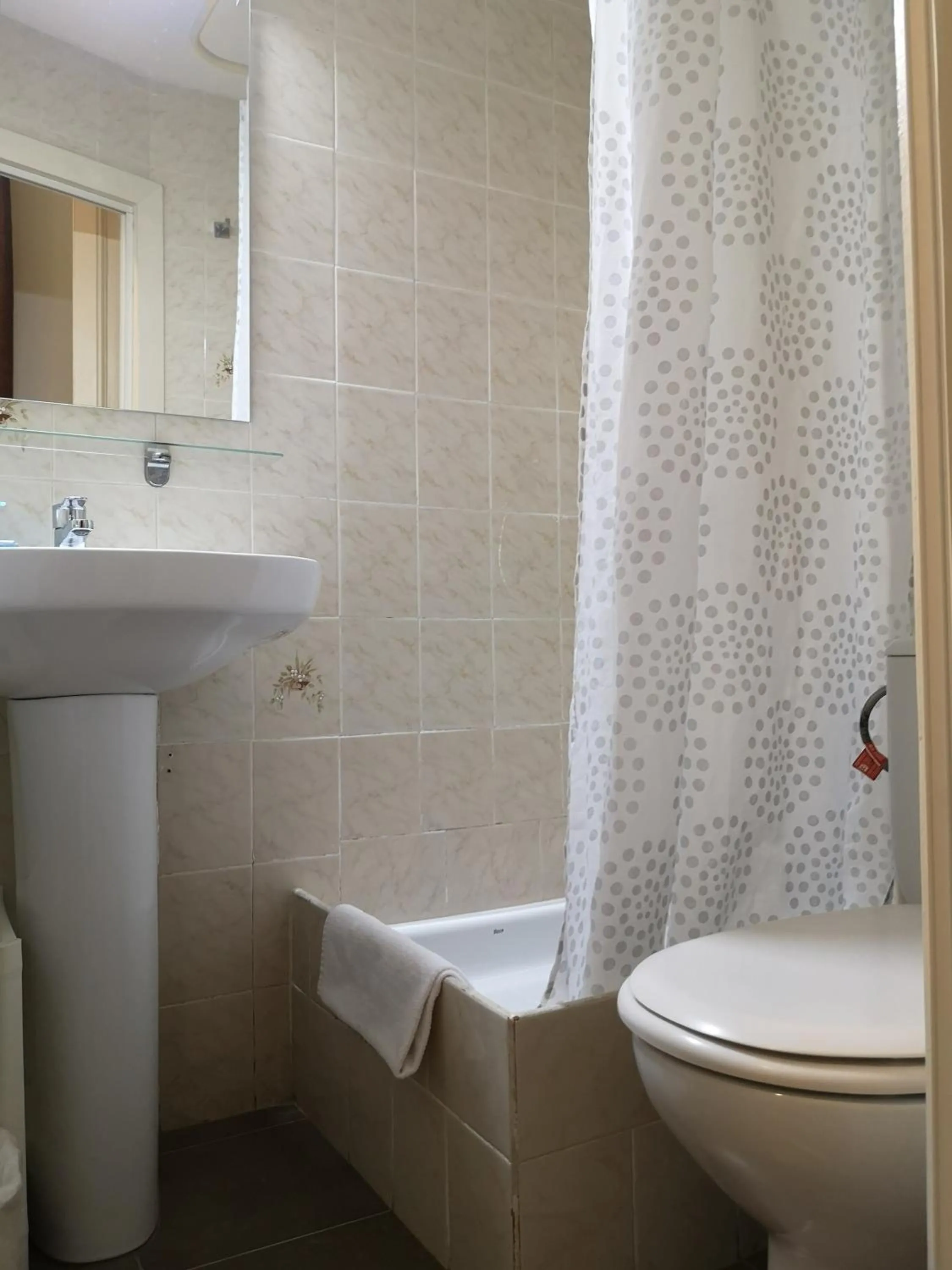 Bathroom in Hostal Lesseps