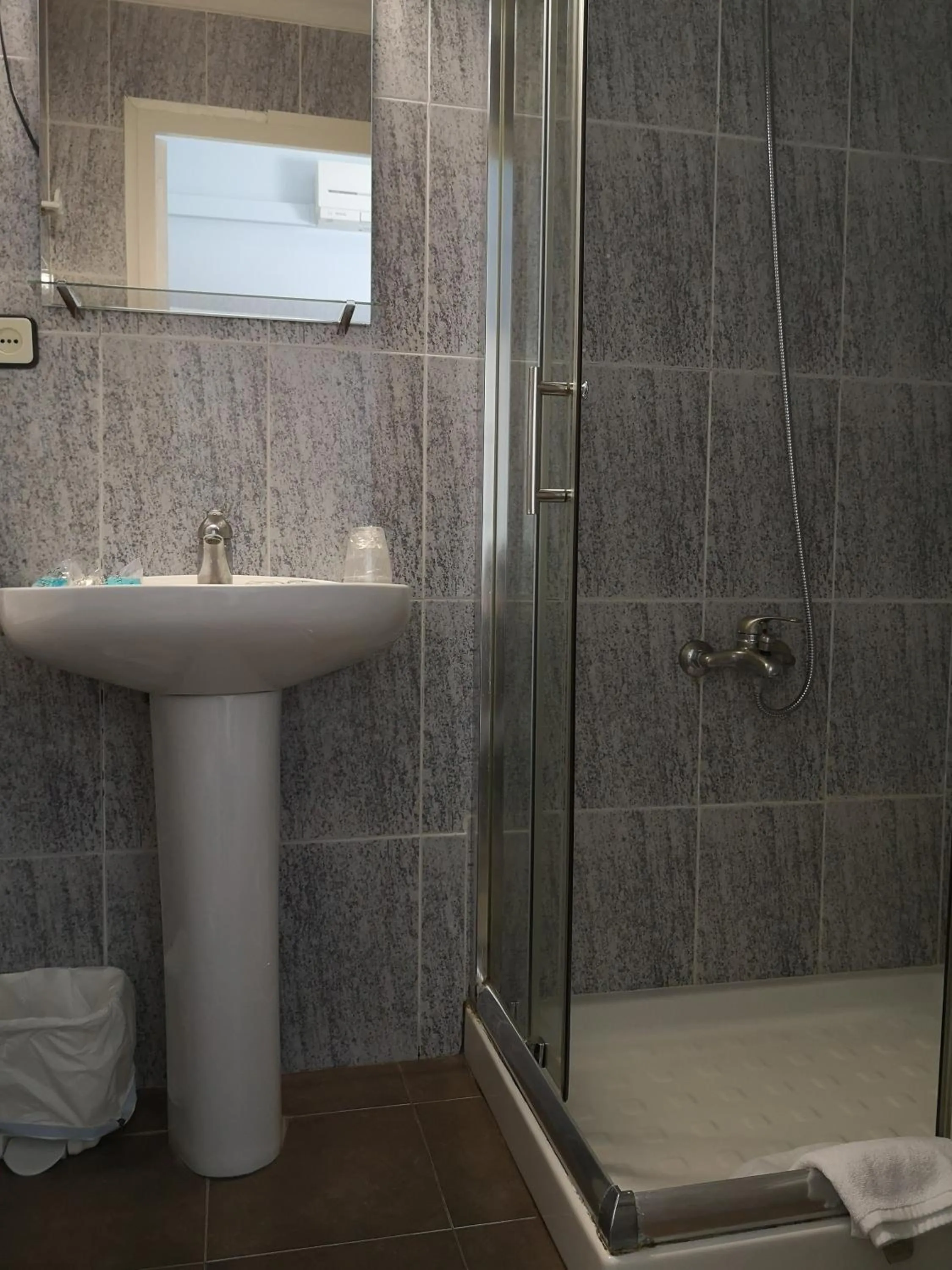 Bathroom in Hostal Lesseps