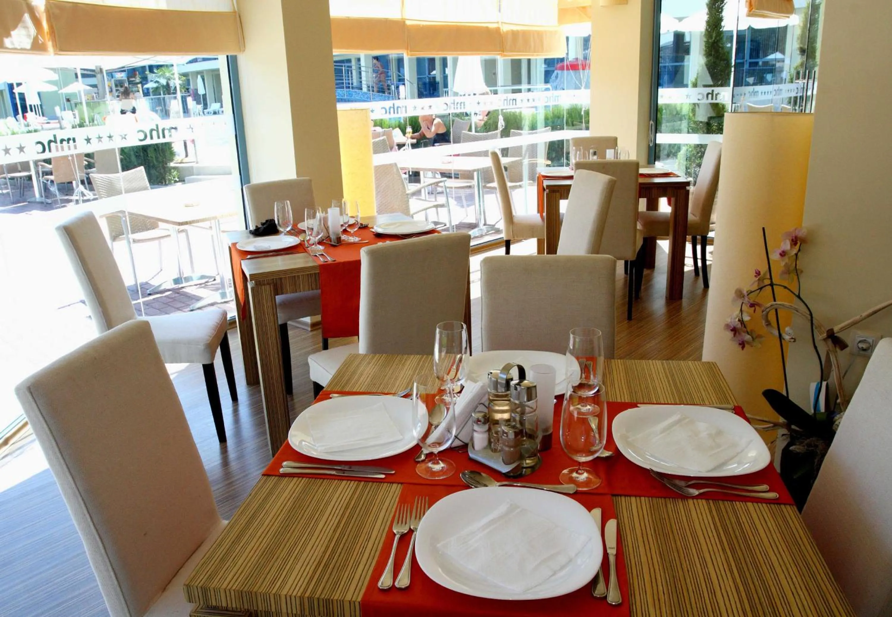 Restaurant/places to eat in Aparthotel Marina Holiday Club - All Inclusive & Free Parking