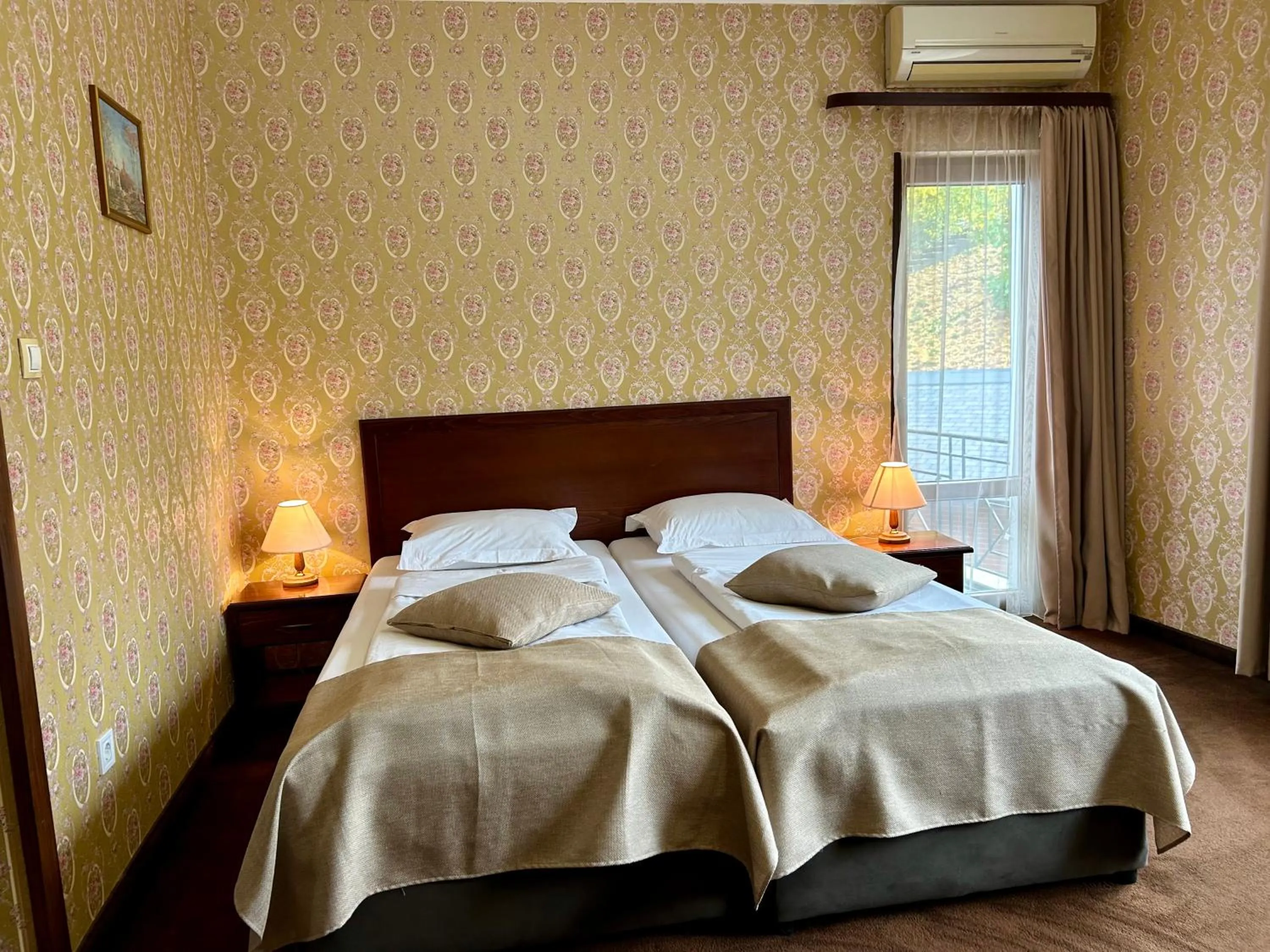 Bed in Chateau Montagne Hotel Troyan