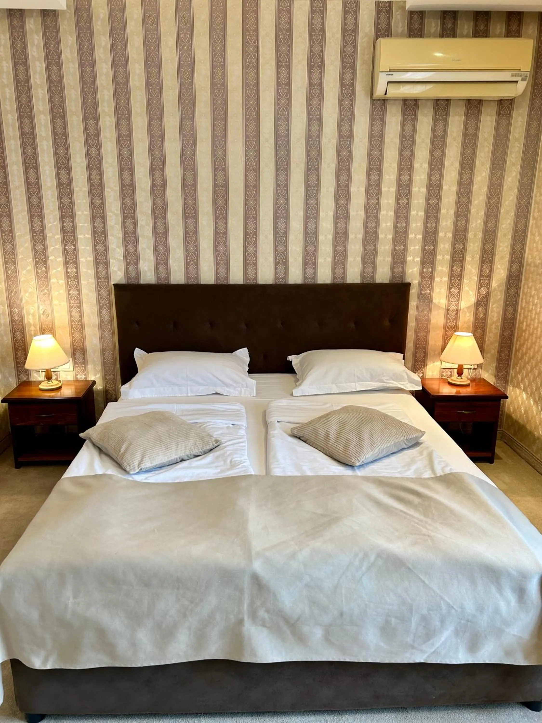 Bed in Chateau Montagne Hotel Troyan
