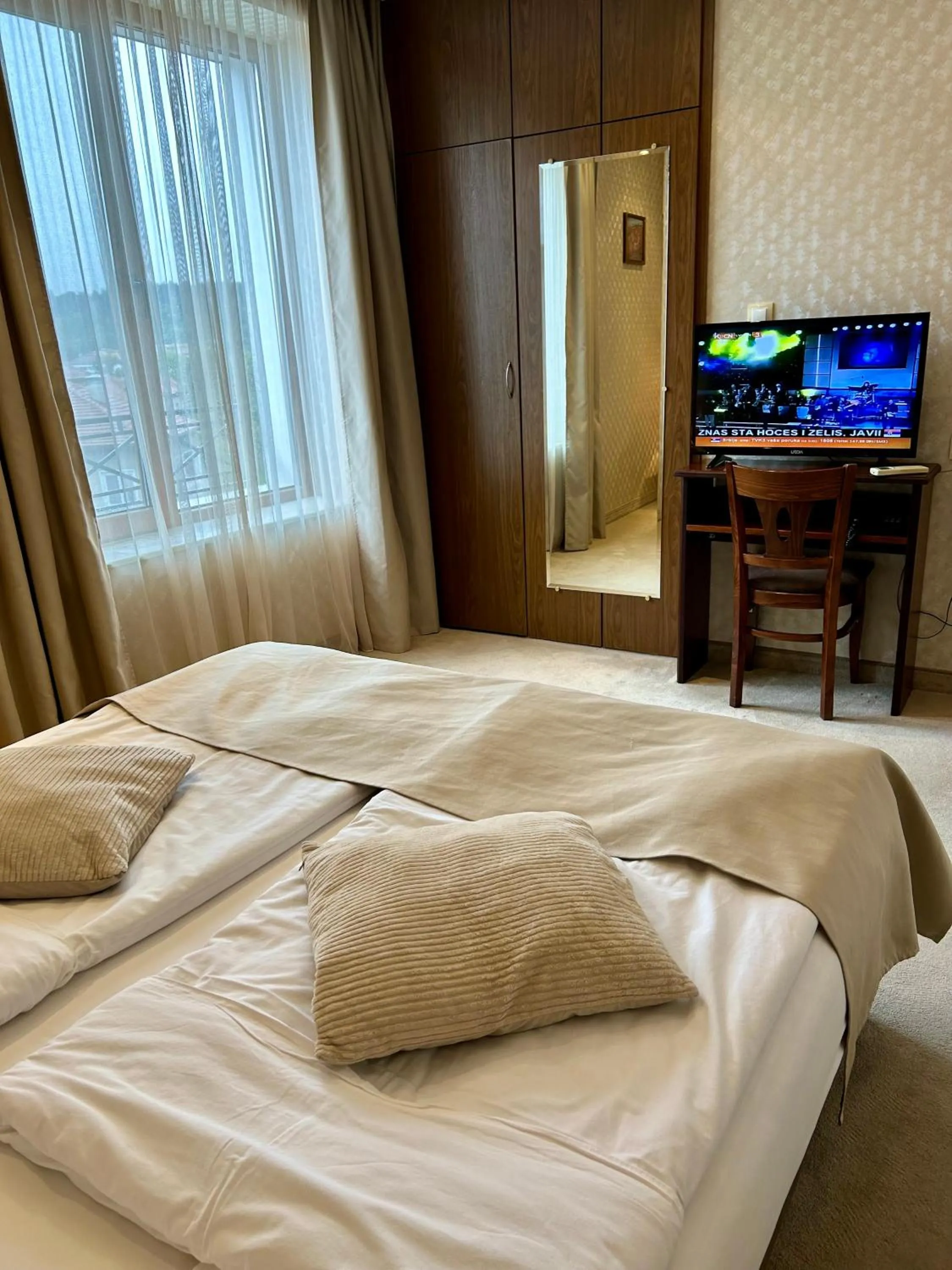 Bed in Chateau Montagne Hotel Troyan