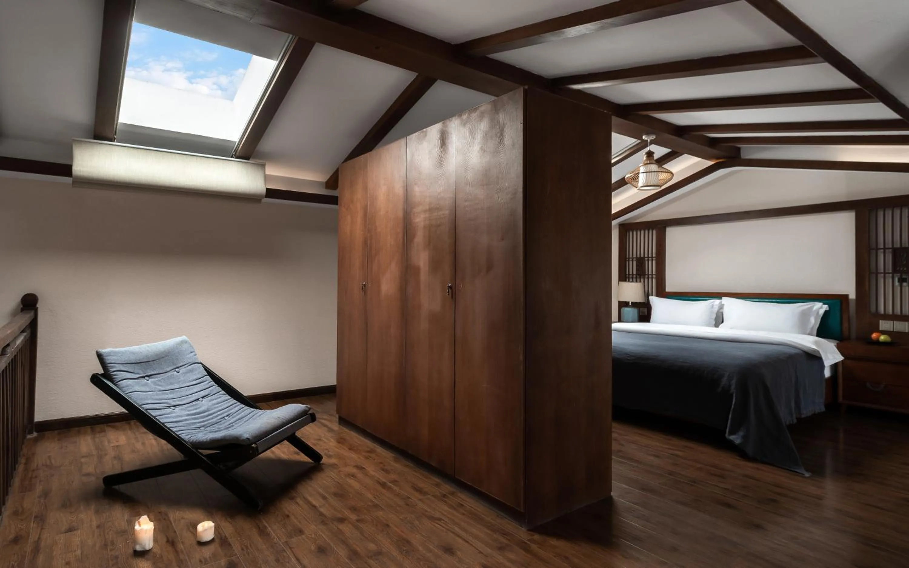 Seating area, Bed in Lijiang Gemmer Hotel