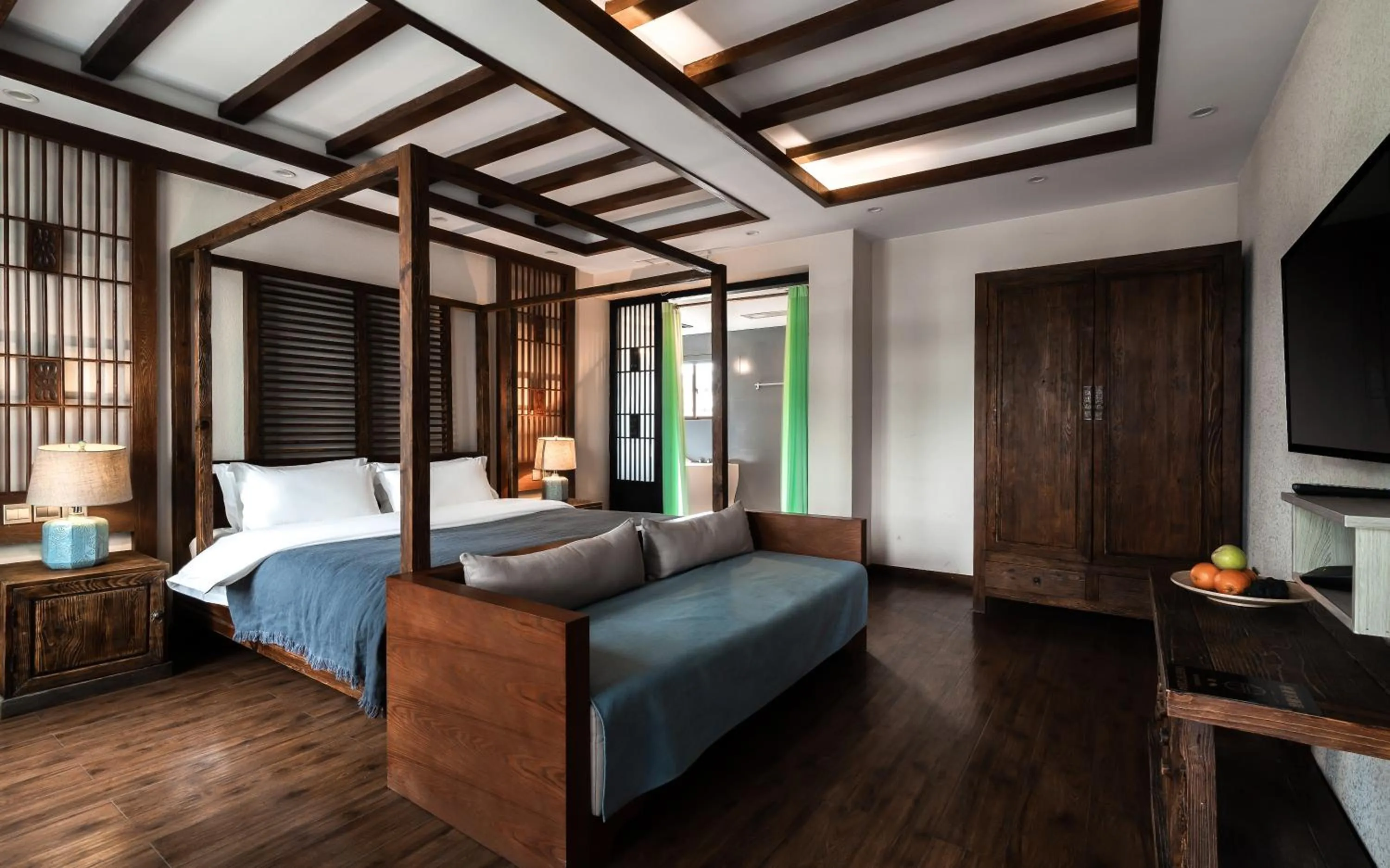 Photo of the whole room, Bed in Lijiang Gemmer Hotel