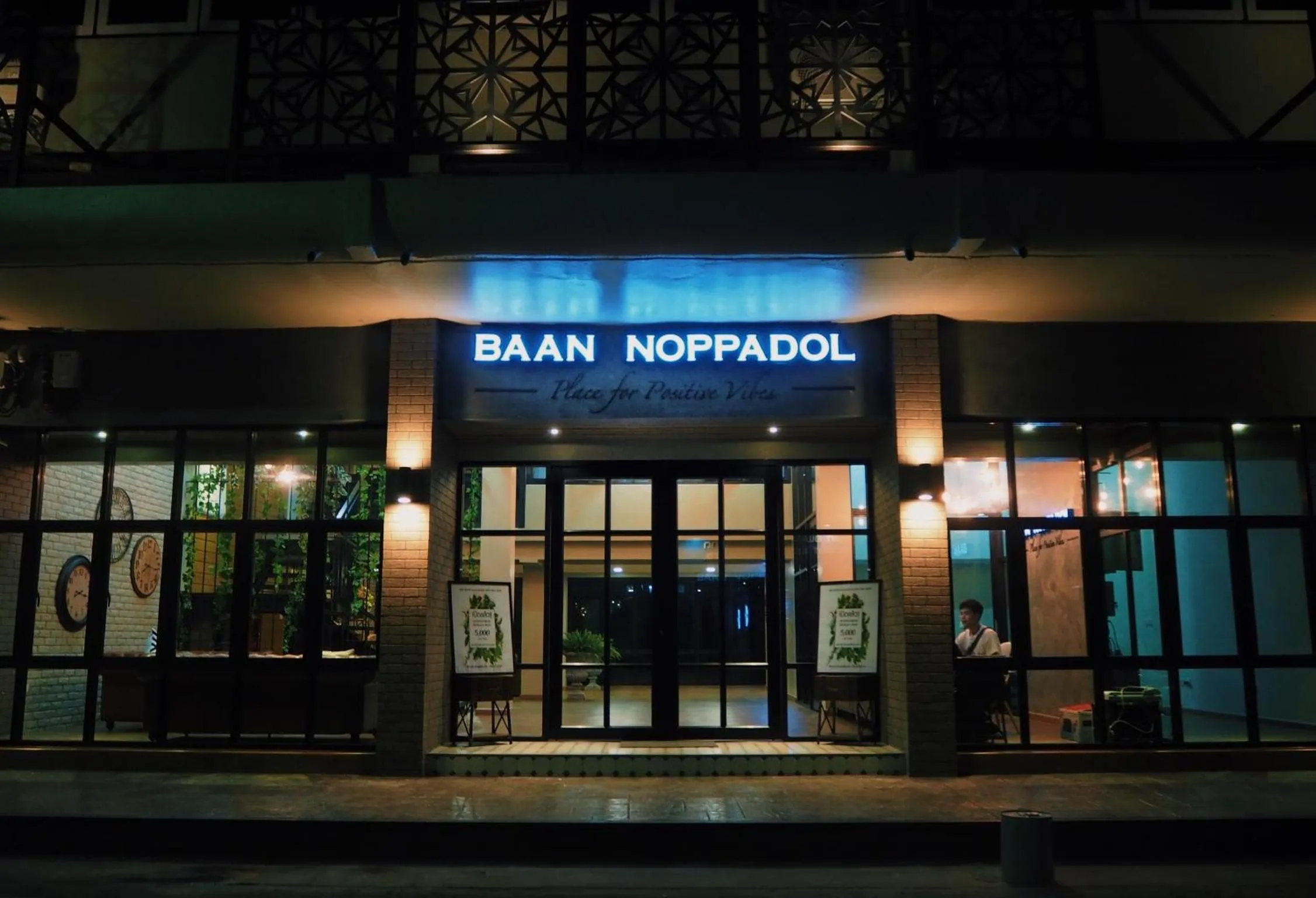 Facade/entrance in Baan Noppadol