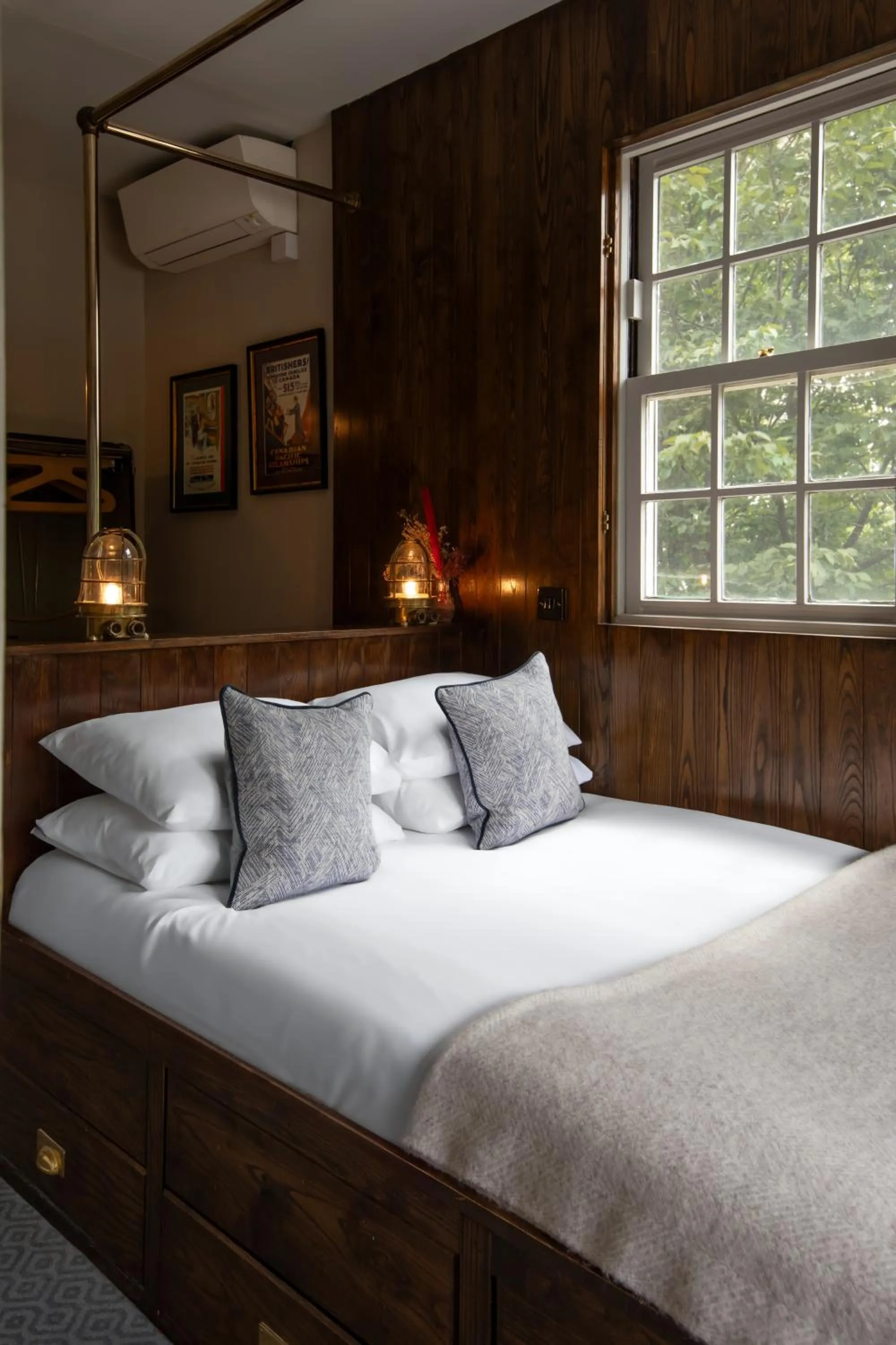 Bedroom, Bed in The Pilot Inn