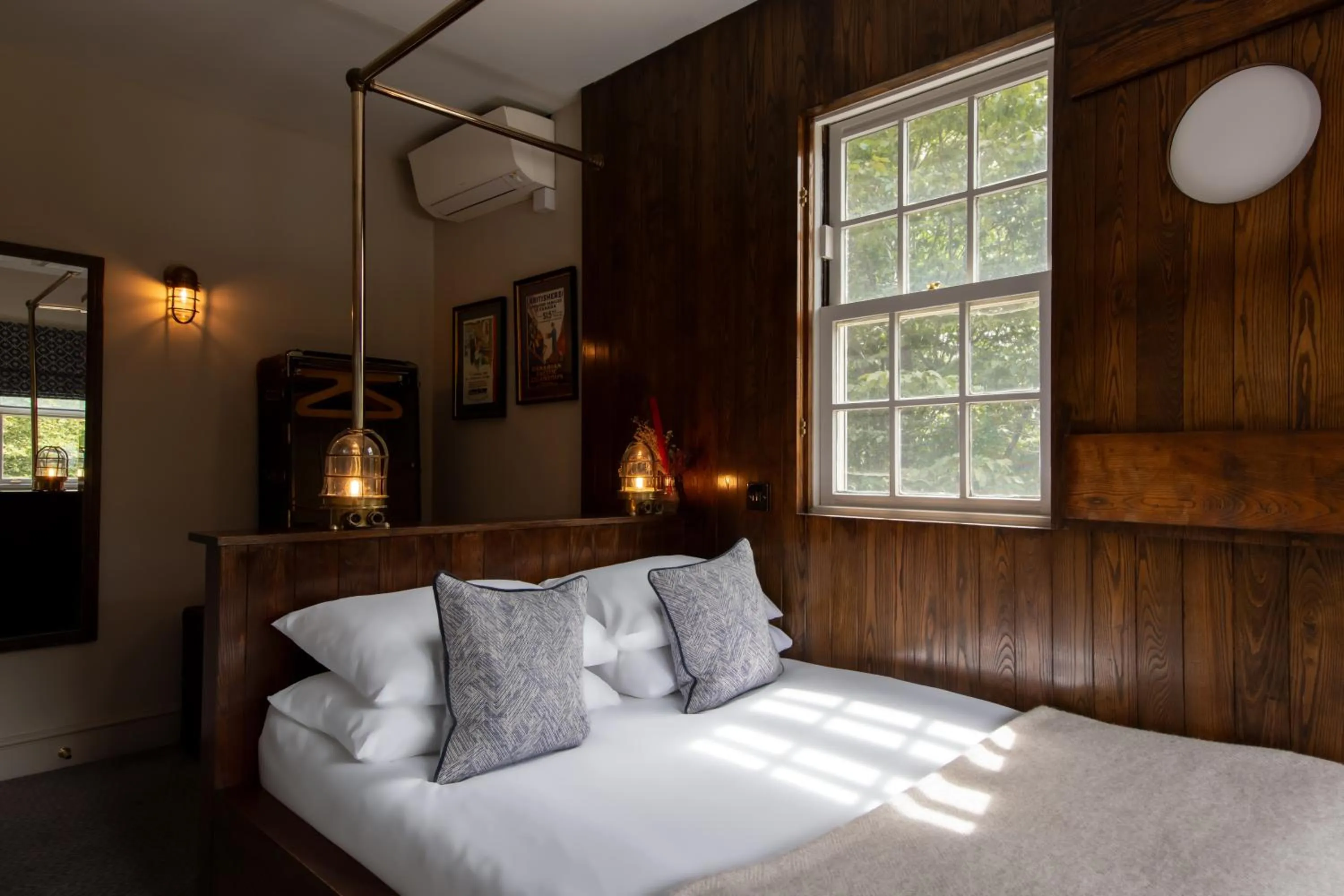 Bedroom, Bed in The Pilot Inn