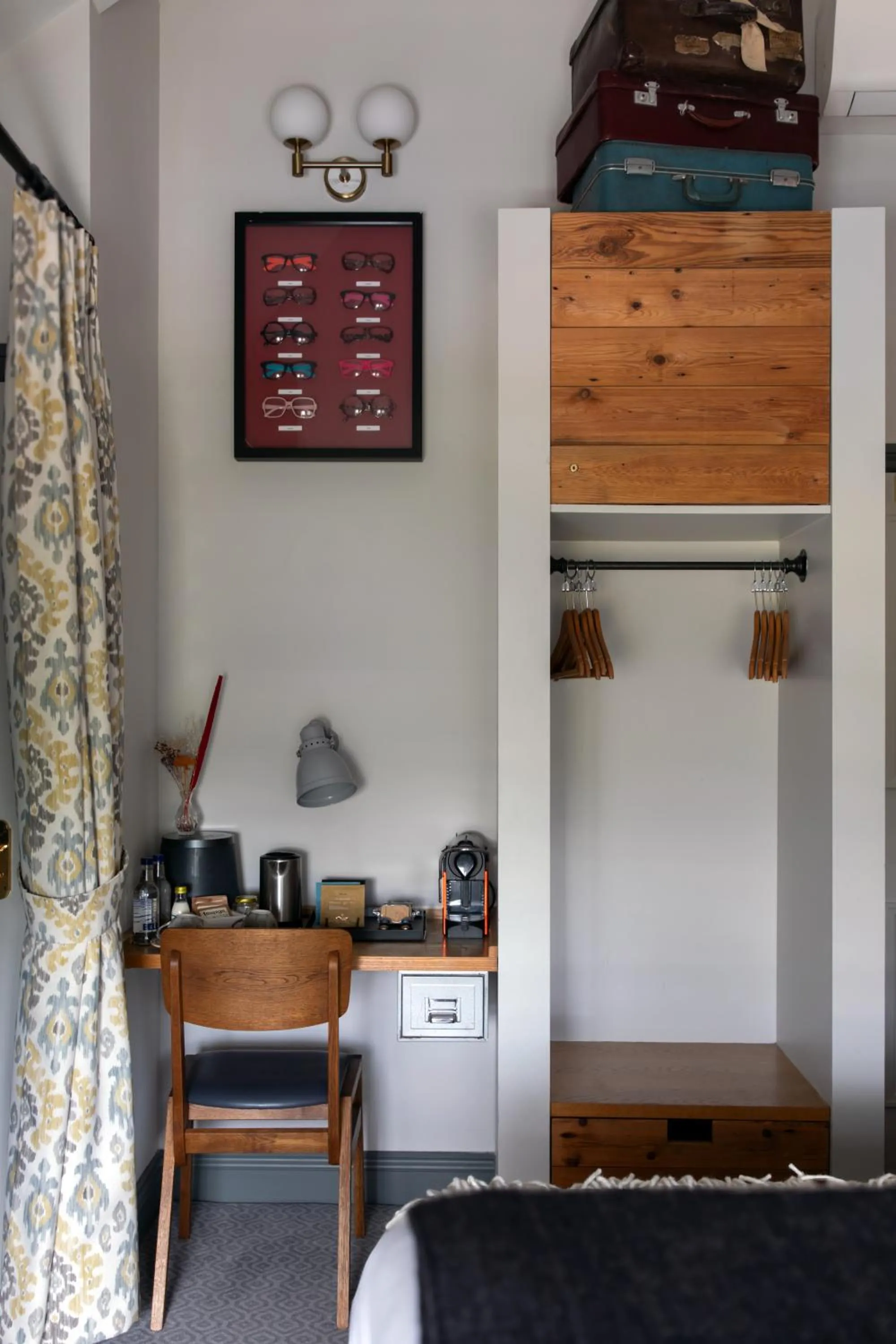 Coffee/tea facilities, Bed in The Pilot Inn