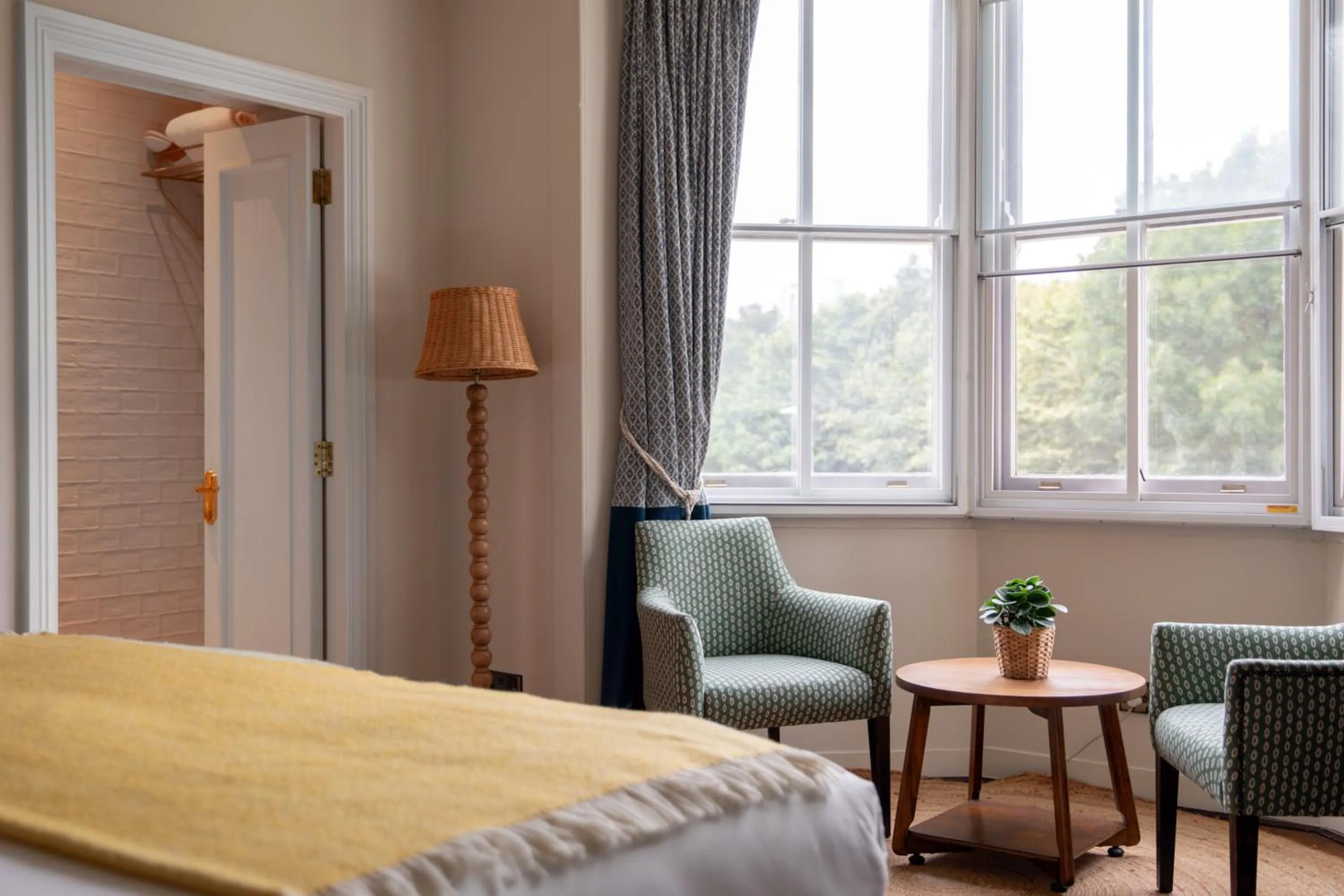 Seating area, Bed in The Pilot Inn