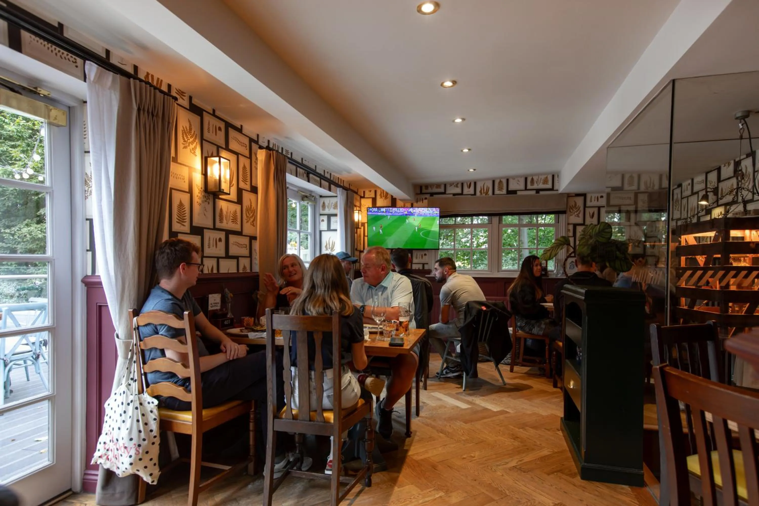 Restaurant/places to eat in The Pilot Inn