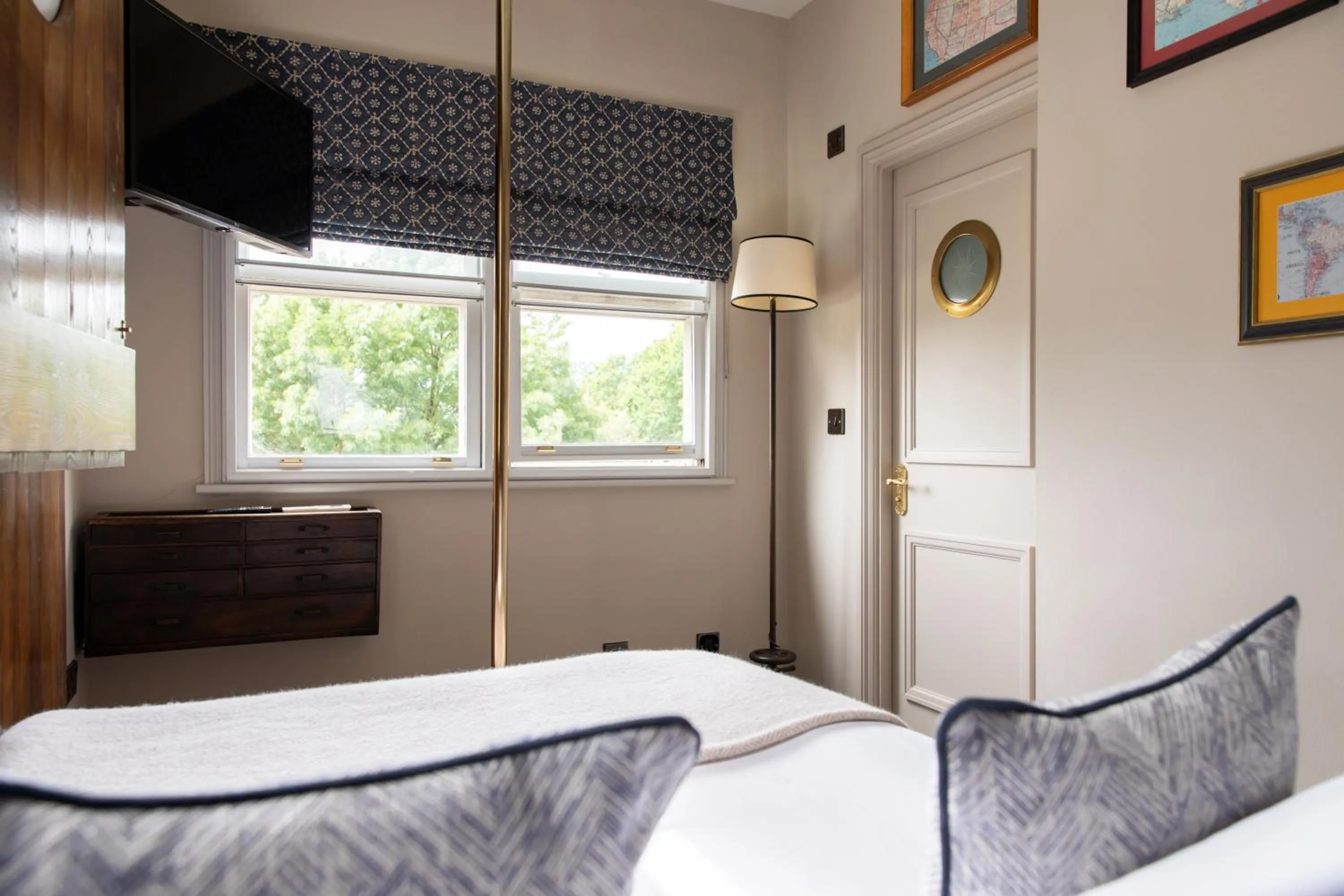 Bedroom, Bed in The Pilot Inn