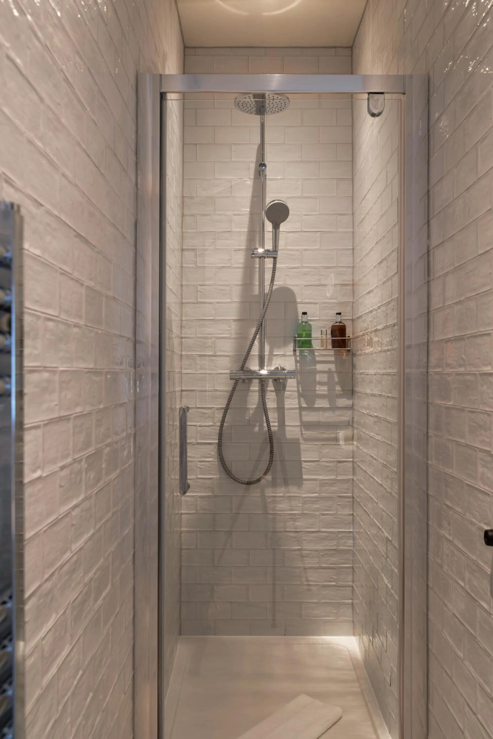 Shower in The Pilot Inn