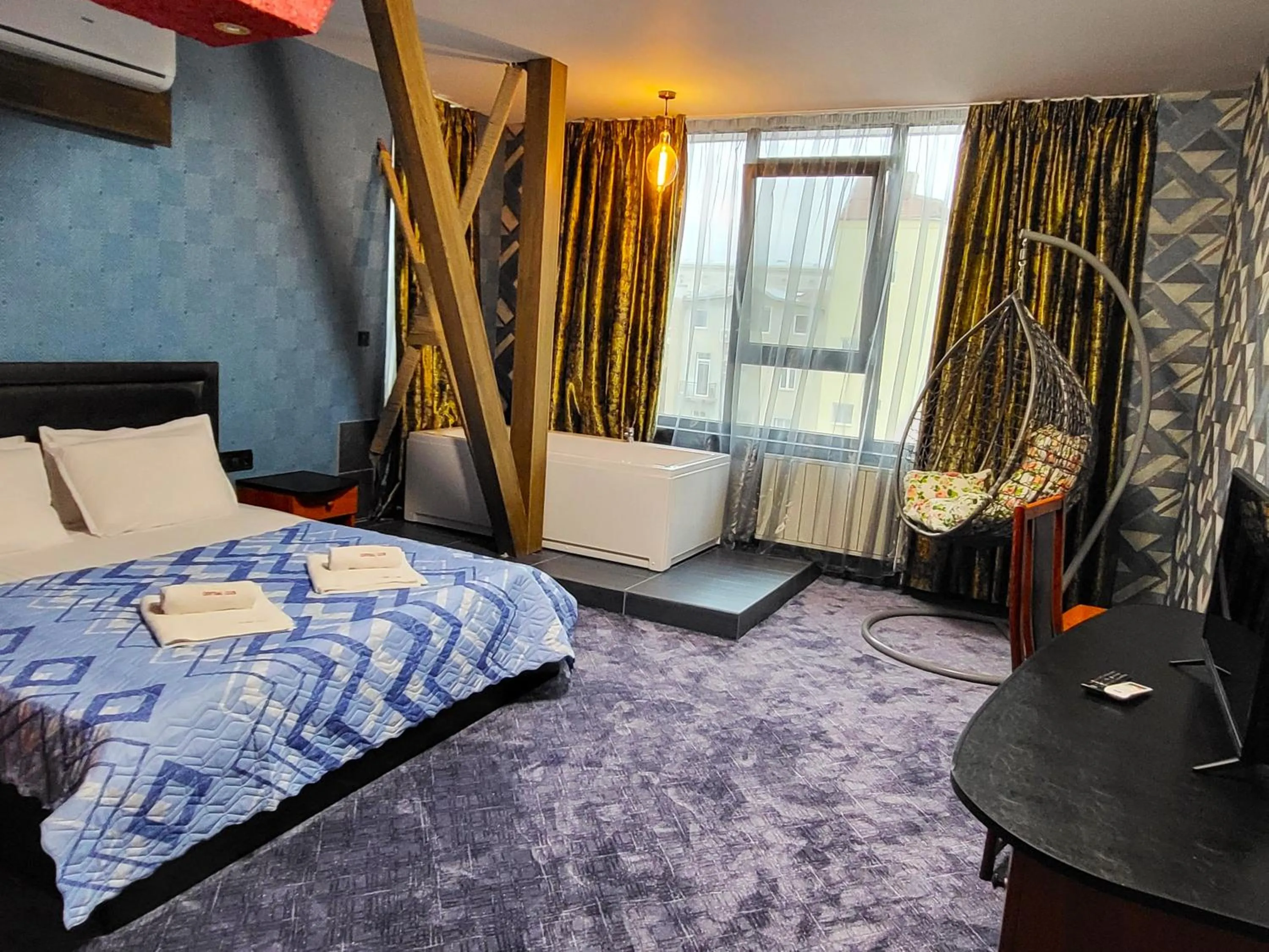 Bedroom, Bed in Gloria Palace Hotel