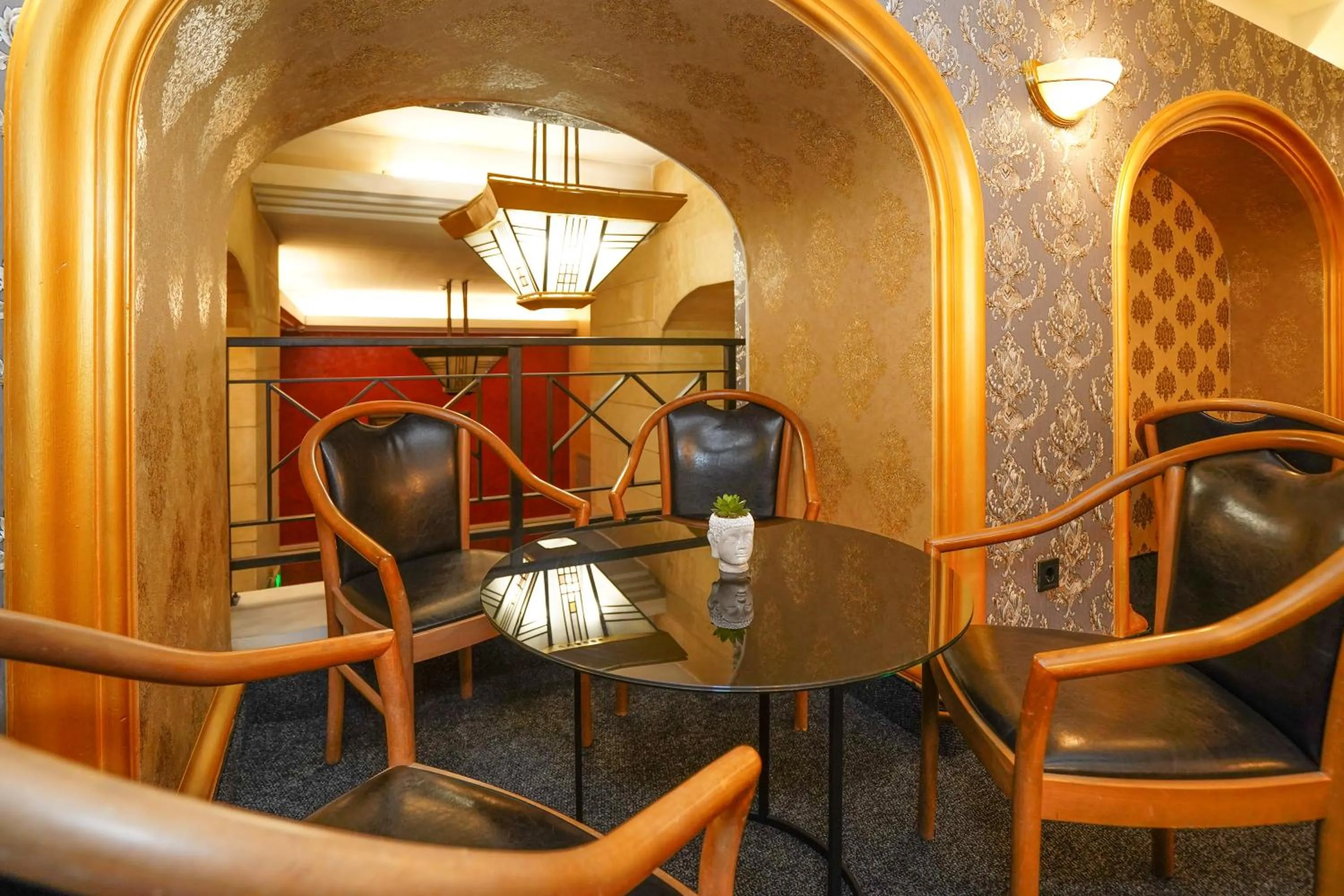 Restaurant/places to eat in Gloria Palace Hotel