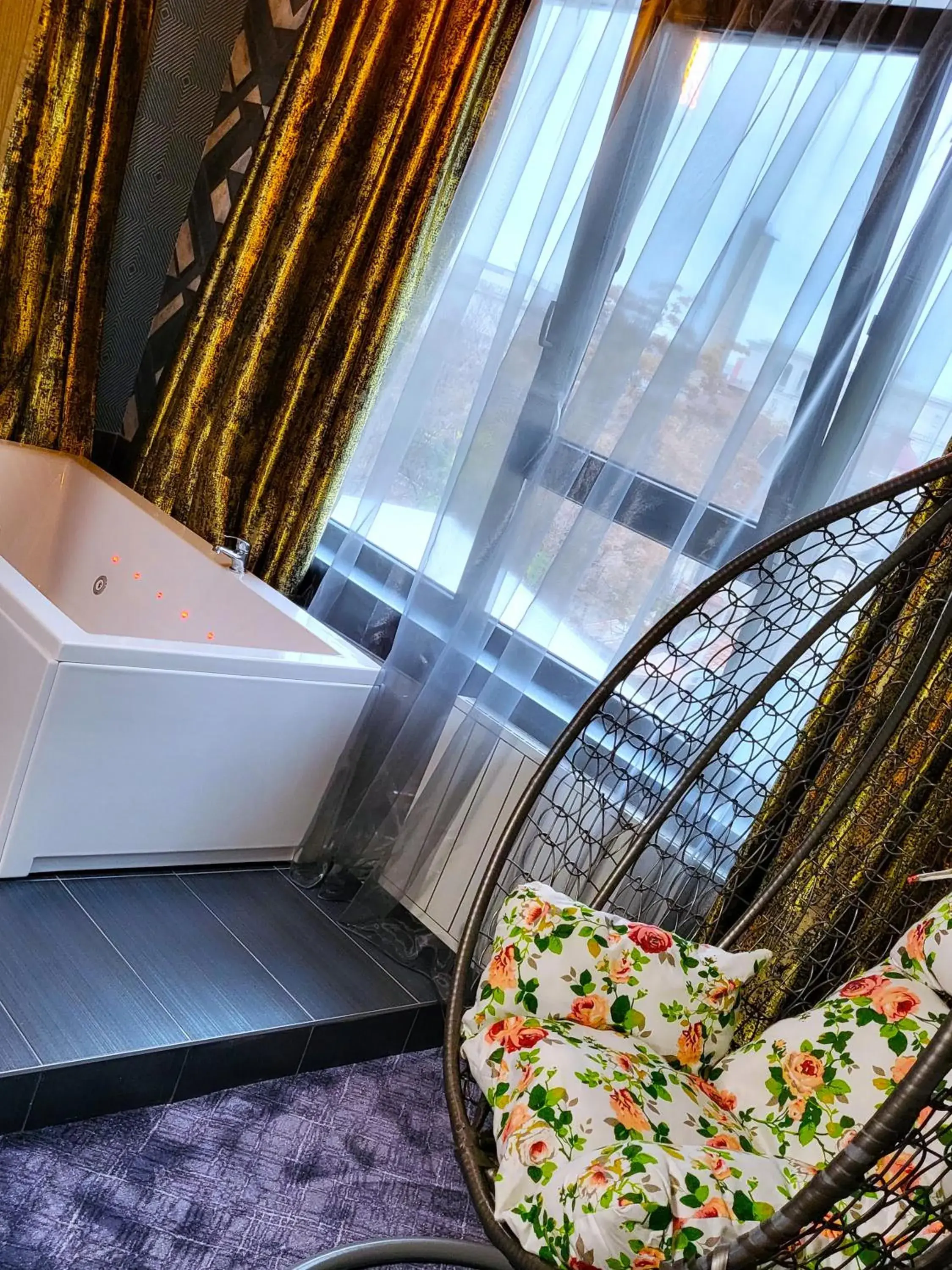 Superior Room with Hot Tub - Free Spa Access in Hotel Central Club Sofia Superior Room with Hot Tub - Free Spa Access in Hotel Central Club Sofia