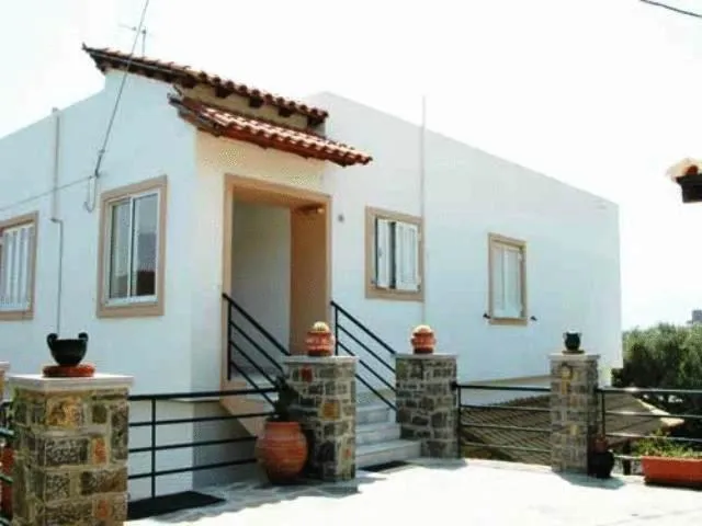 Facade/entrance in Primavera Paradise Apartments