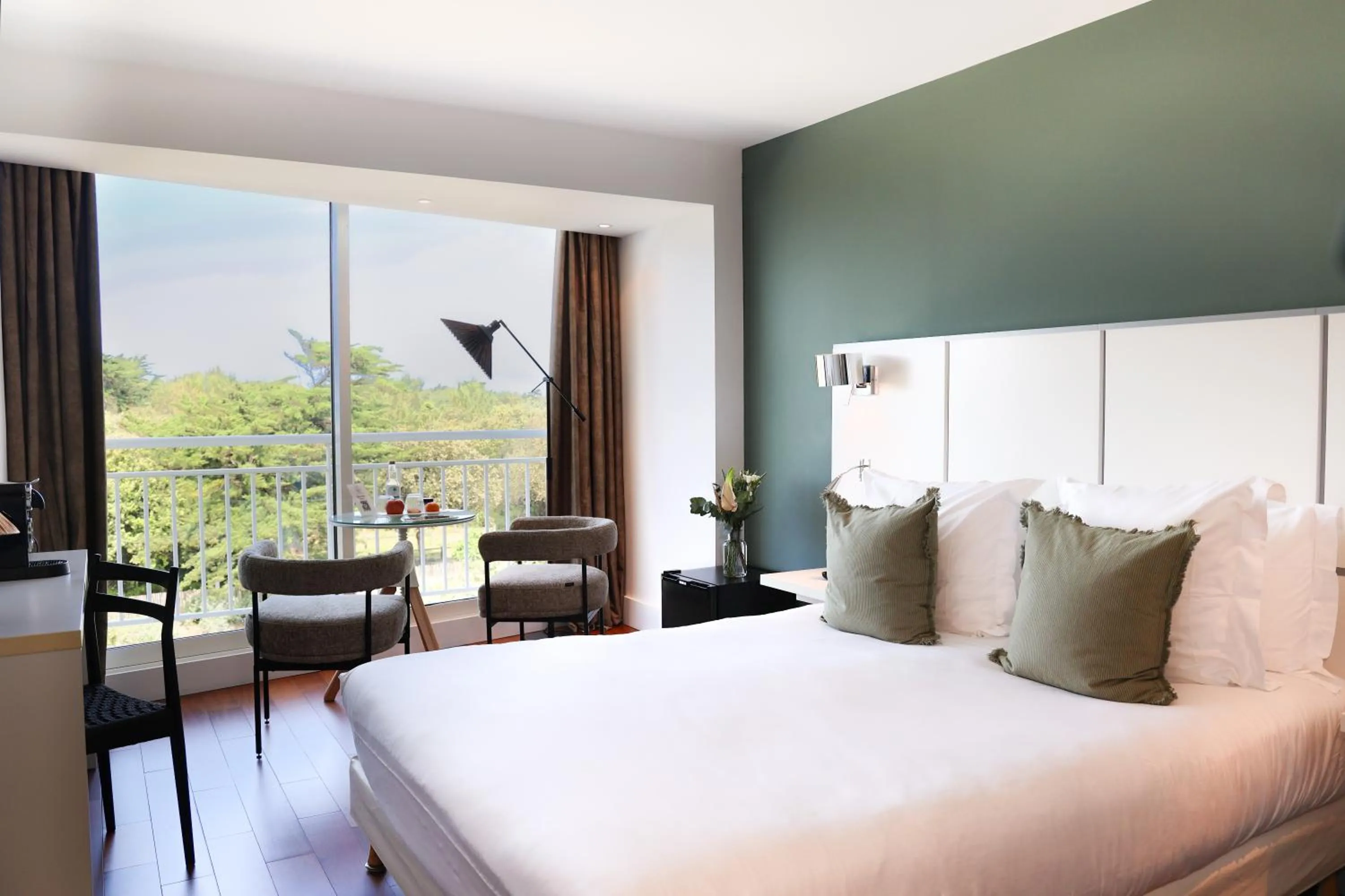 Bed in Hôtel & Spa Le Grand Large