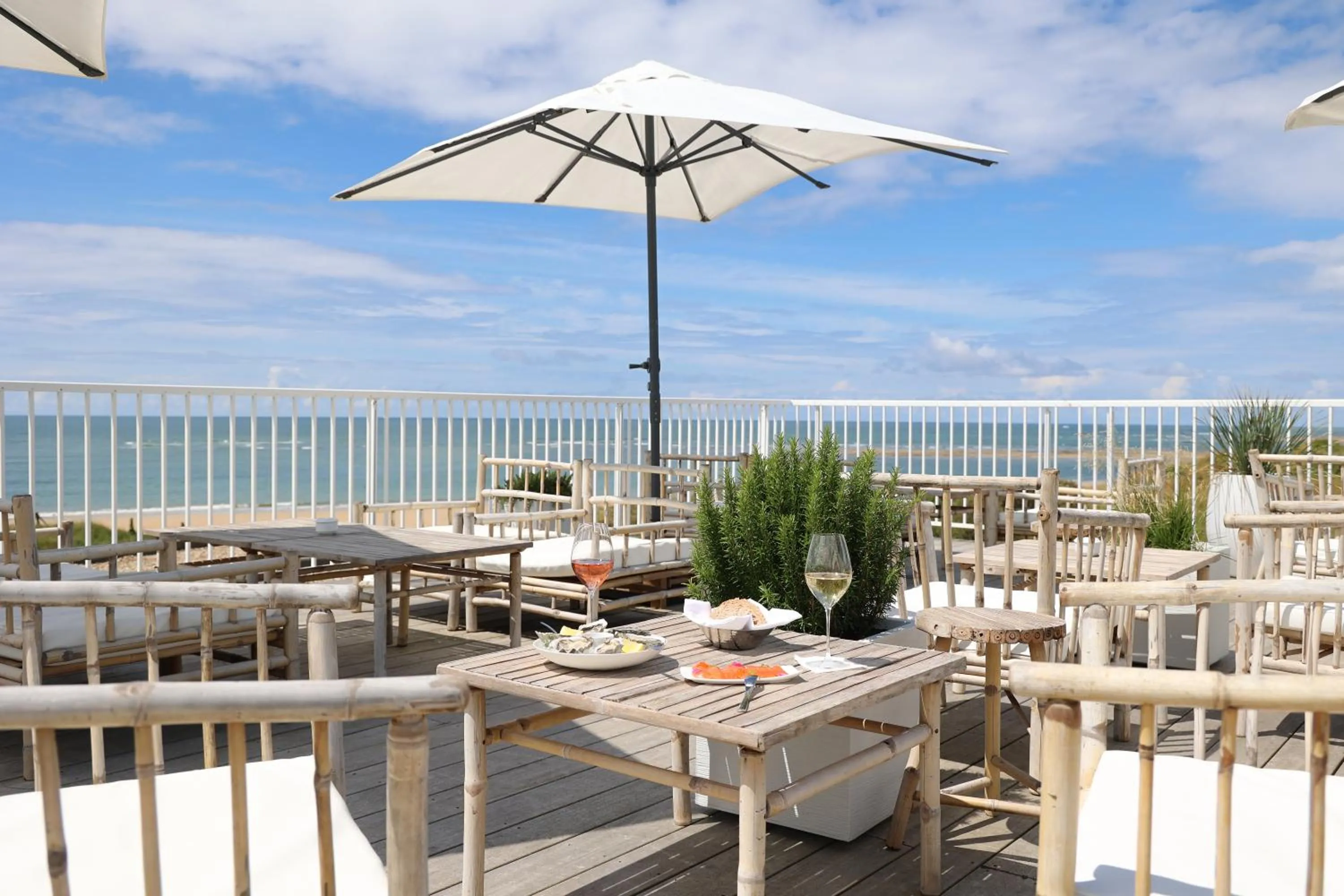 Patio in Hôtel & Spa Le Grand Large