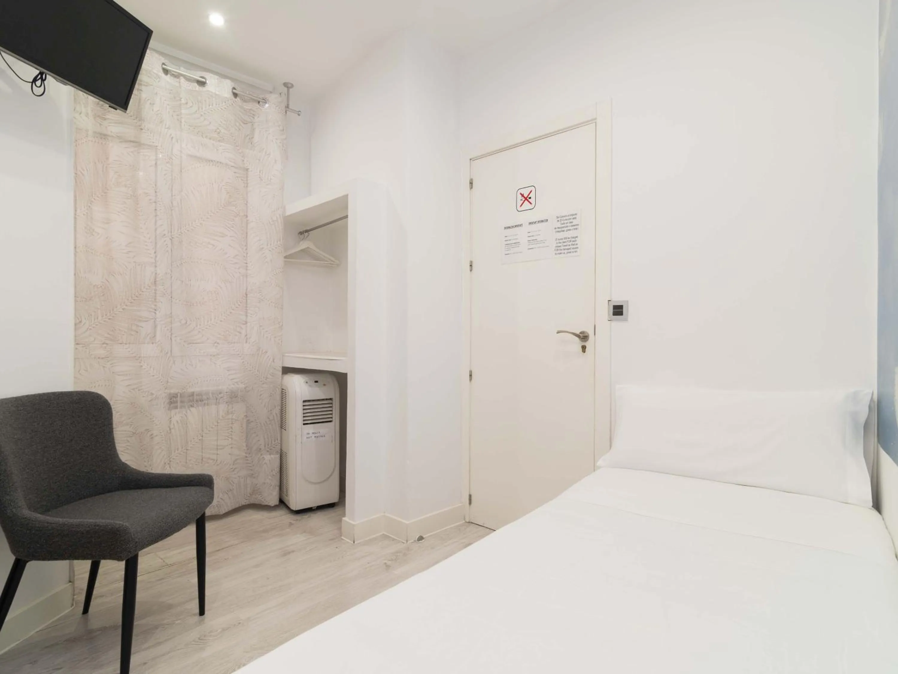 Bed in Hostal Foster