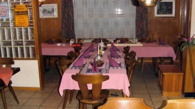 Restaurant/places to eat in Alpenrose