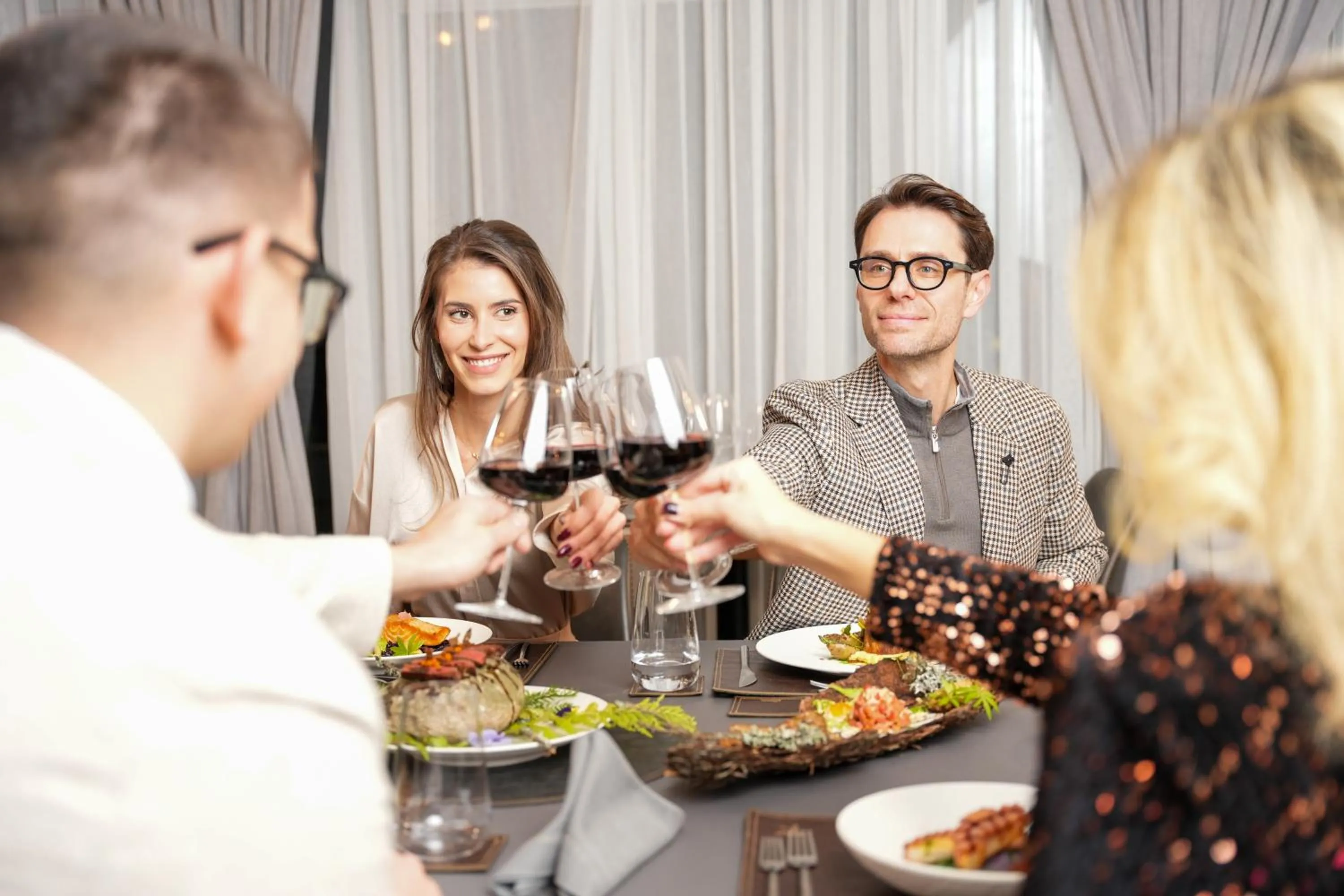 Restaurant/places to eat in Villa Sokol