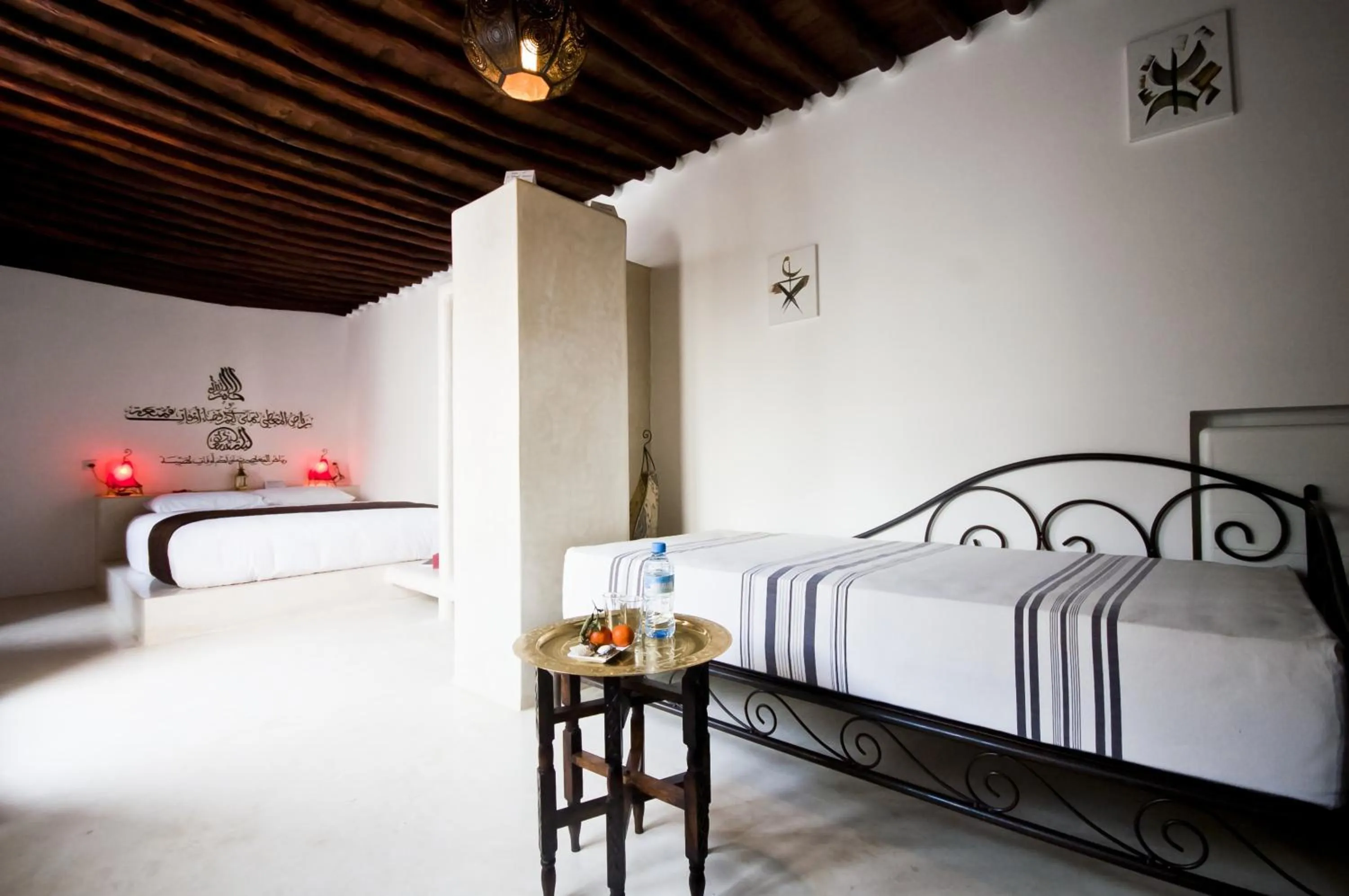 Photo of the whole room, Bed in Riad El Maâti