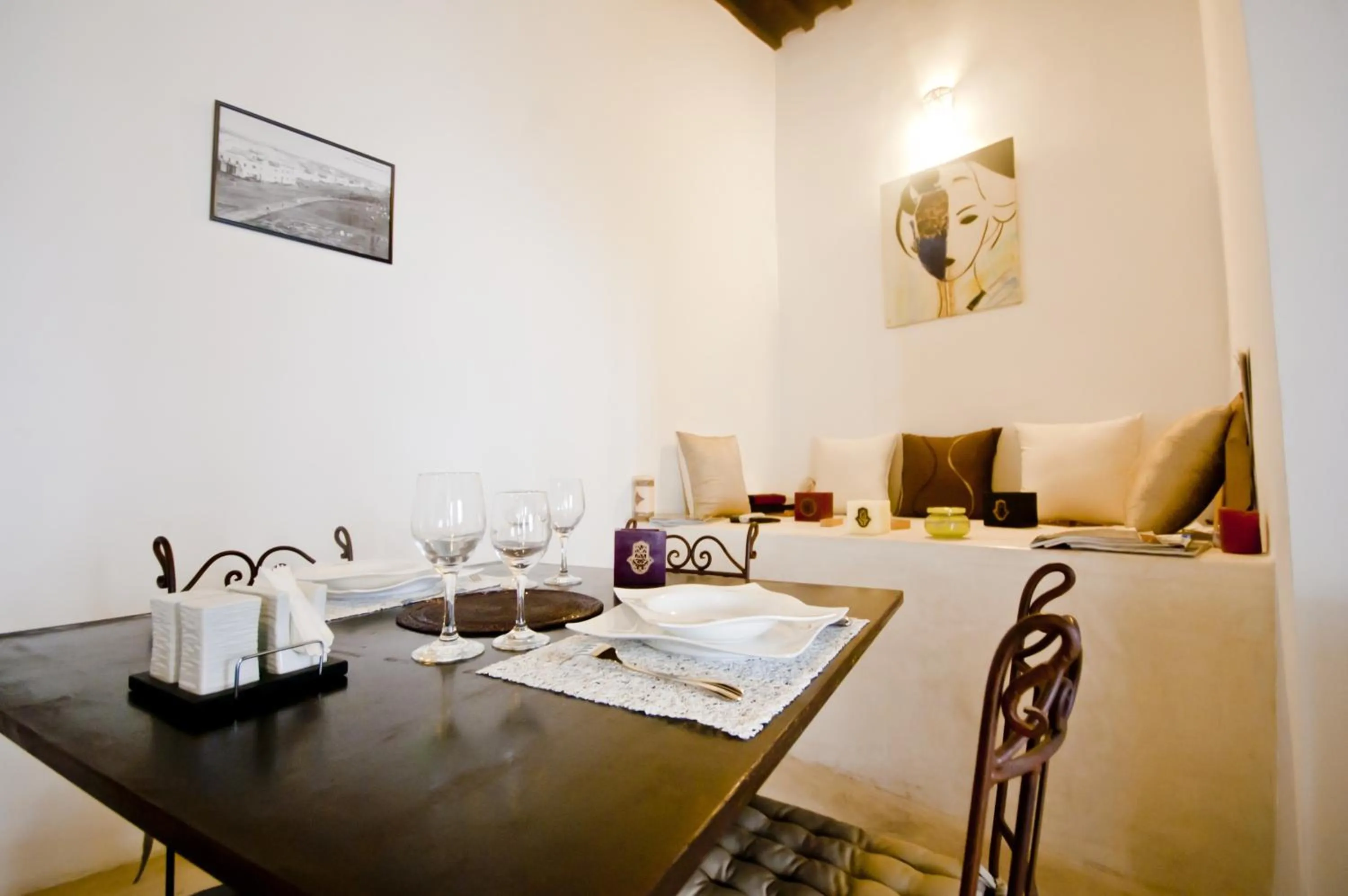 Restaurant/places to eat in Riad El Maâti