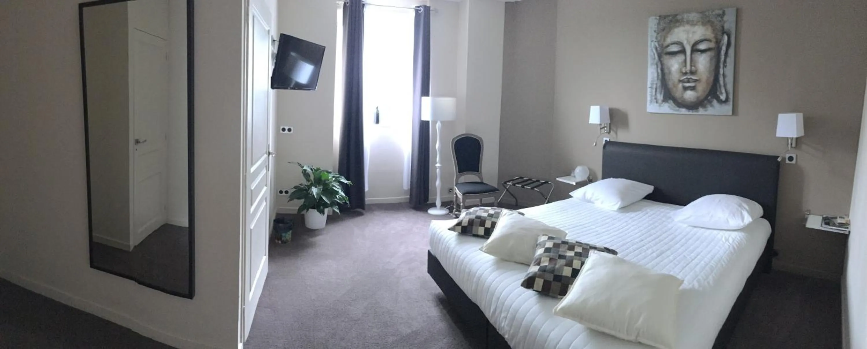 Bed in Logis Manoir de Fourcy