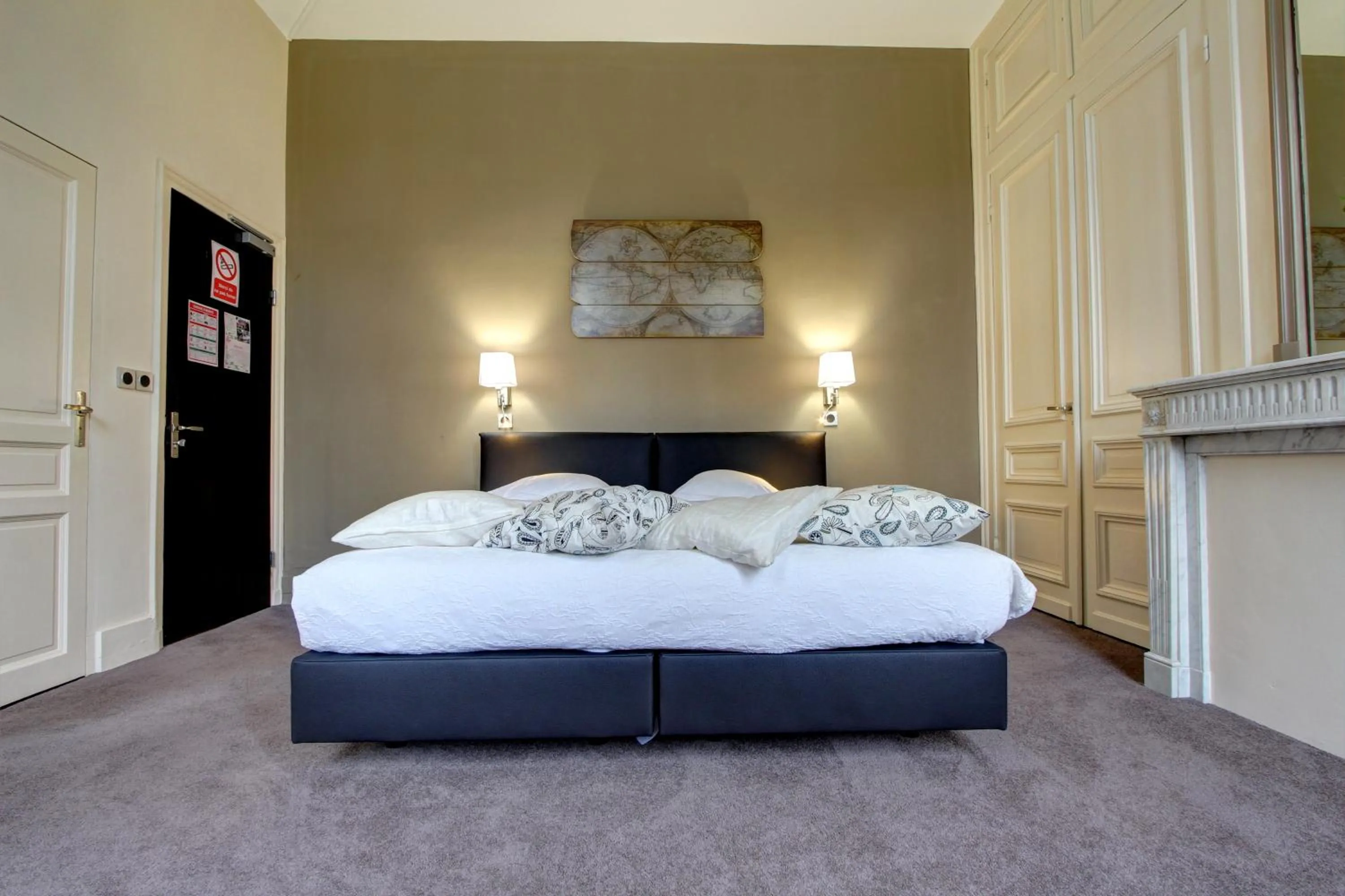 Bed in Logis Manoir de Fourcy