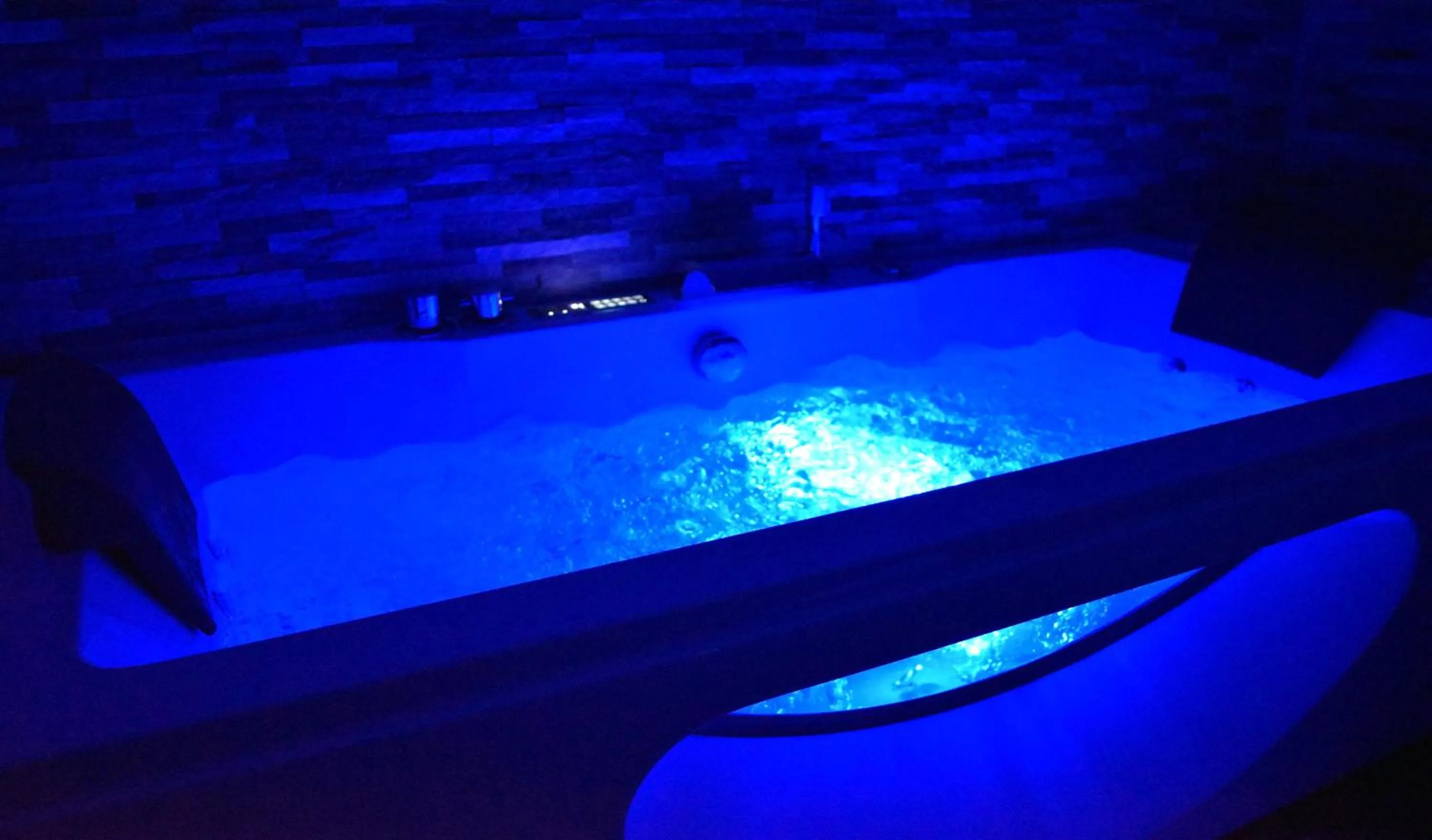 Spa and wellness centre/facilities in Logis Manoir de Fourcy