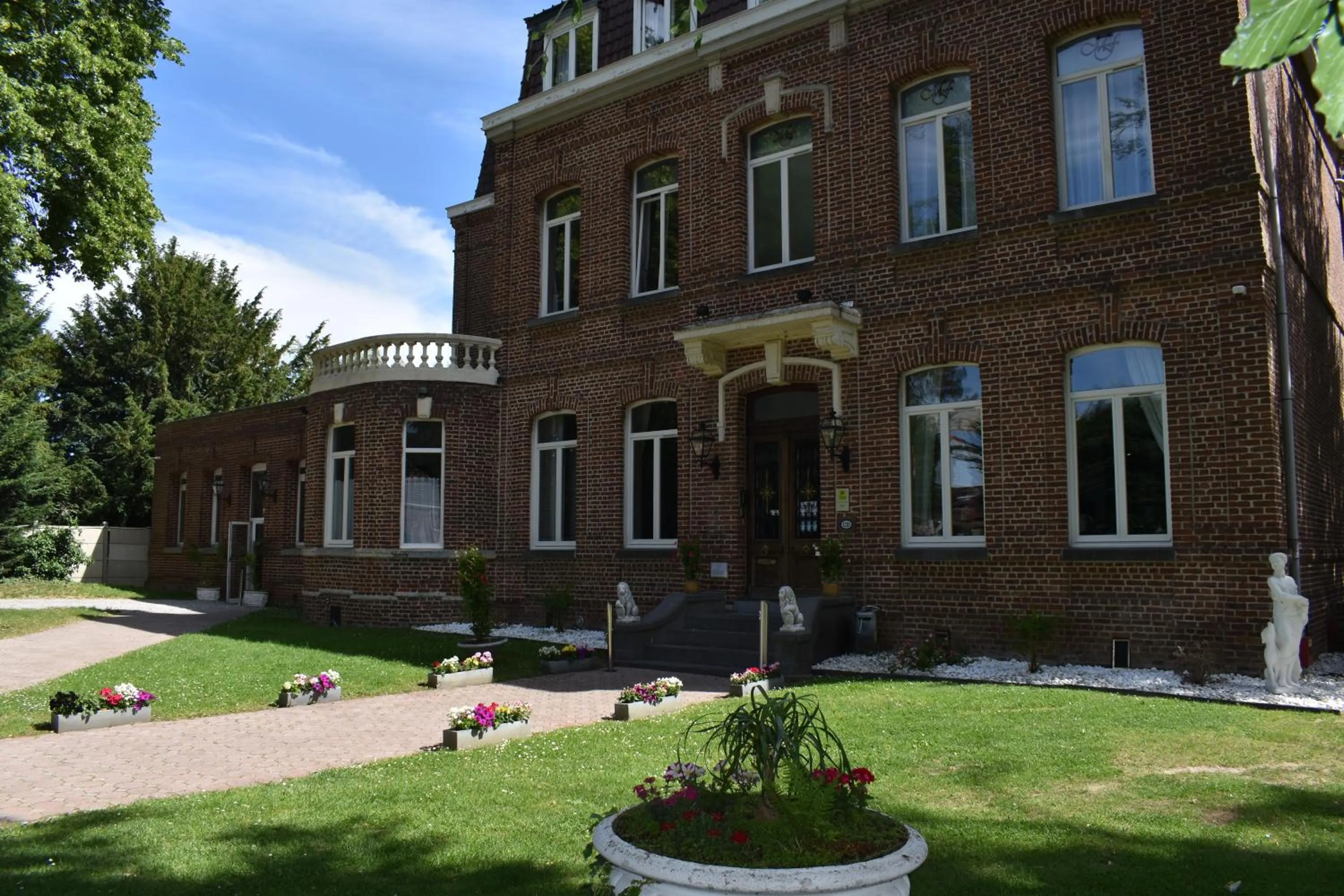 Facade/entrance in Logis Manoir de Fourcy
